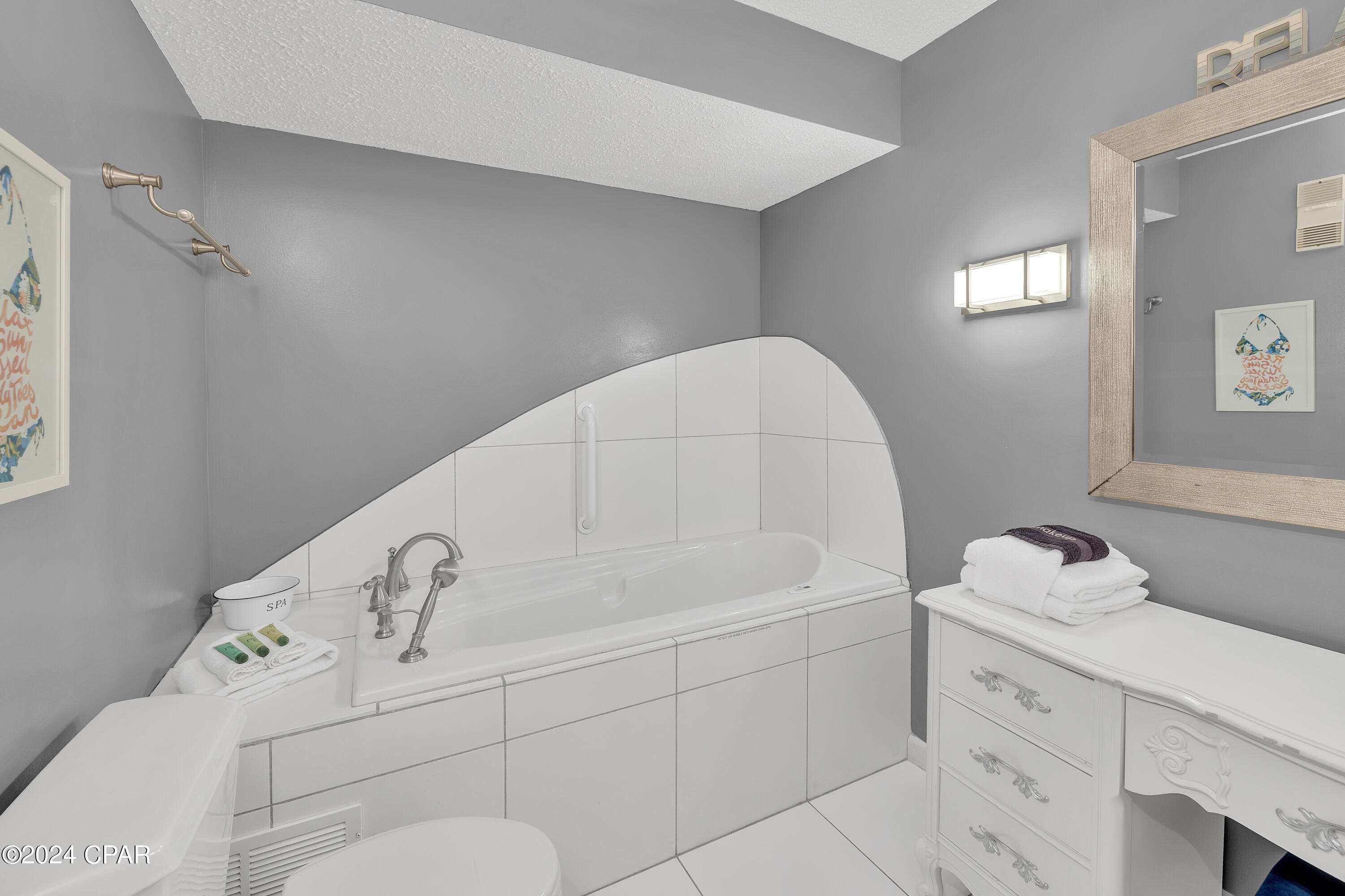 5801 S Thomas Drive 1103