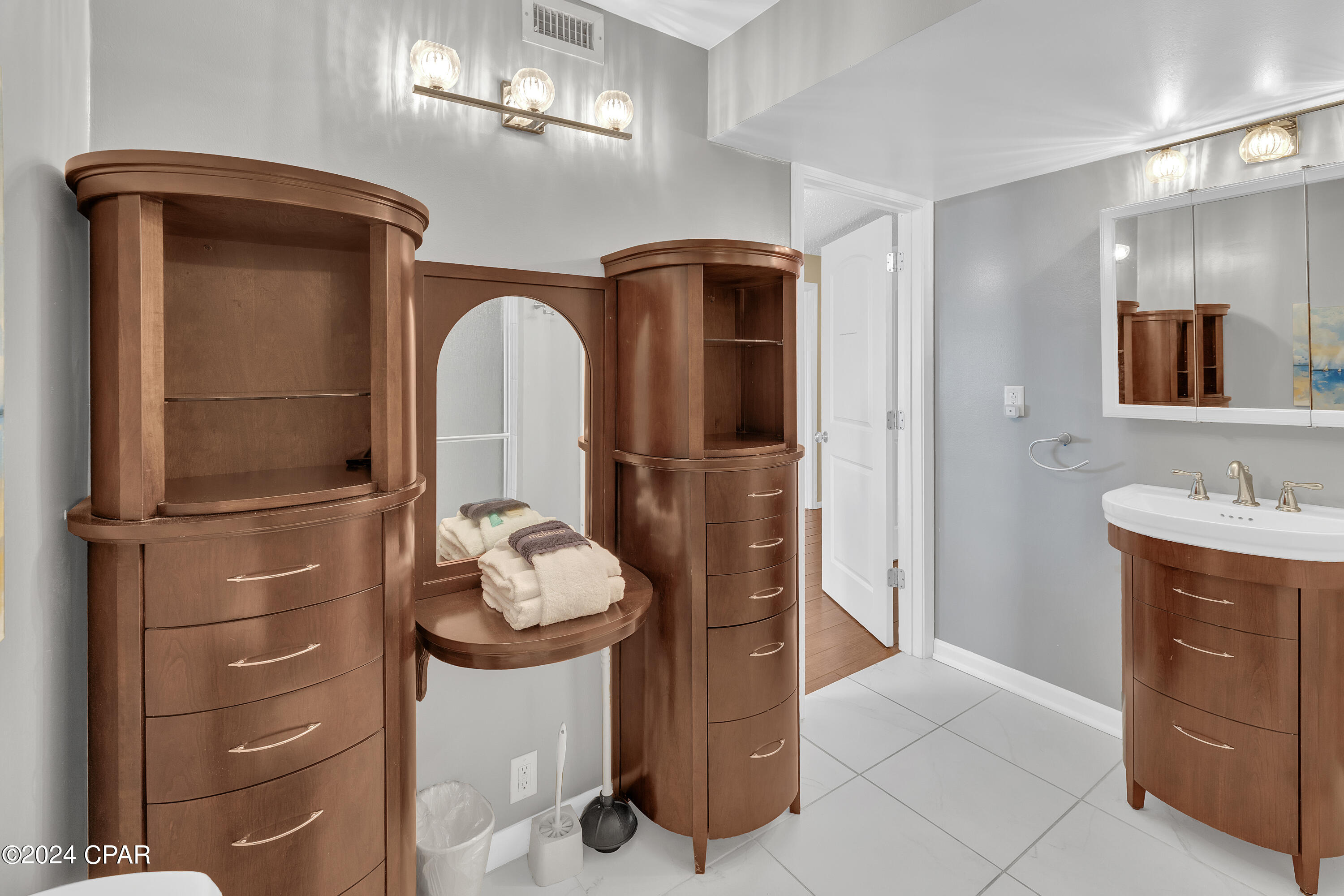 5801 S Thomas Drive 1103