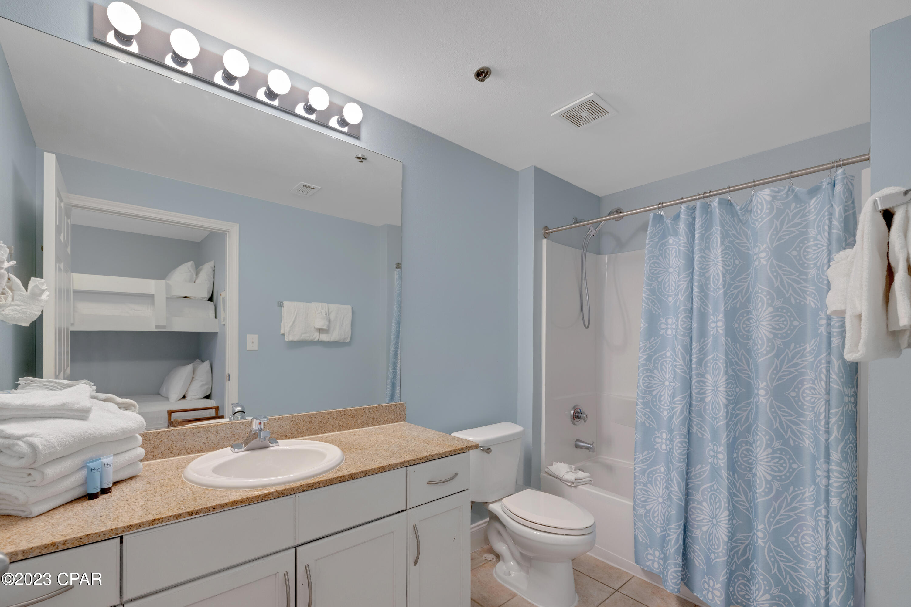 9860 S Thomas Drive 1402