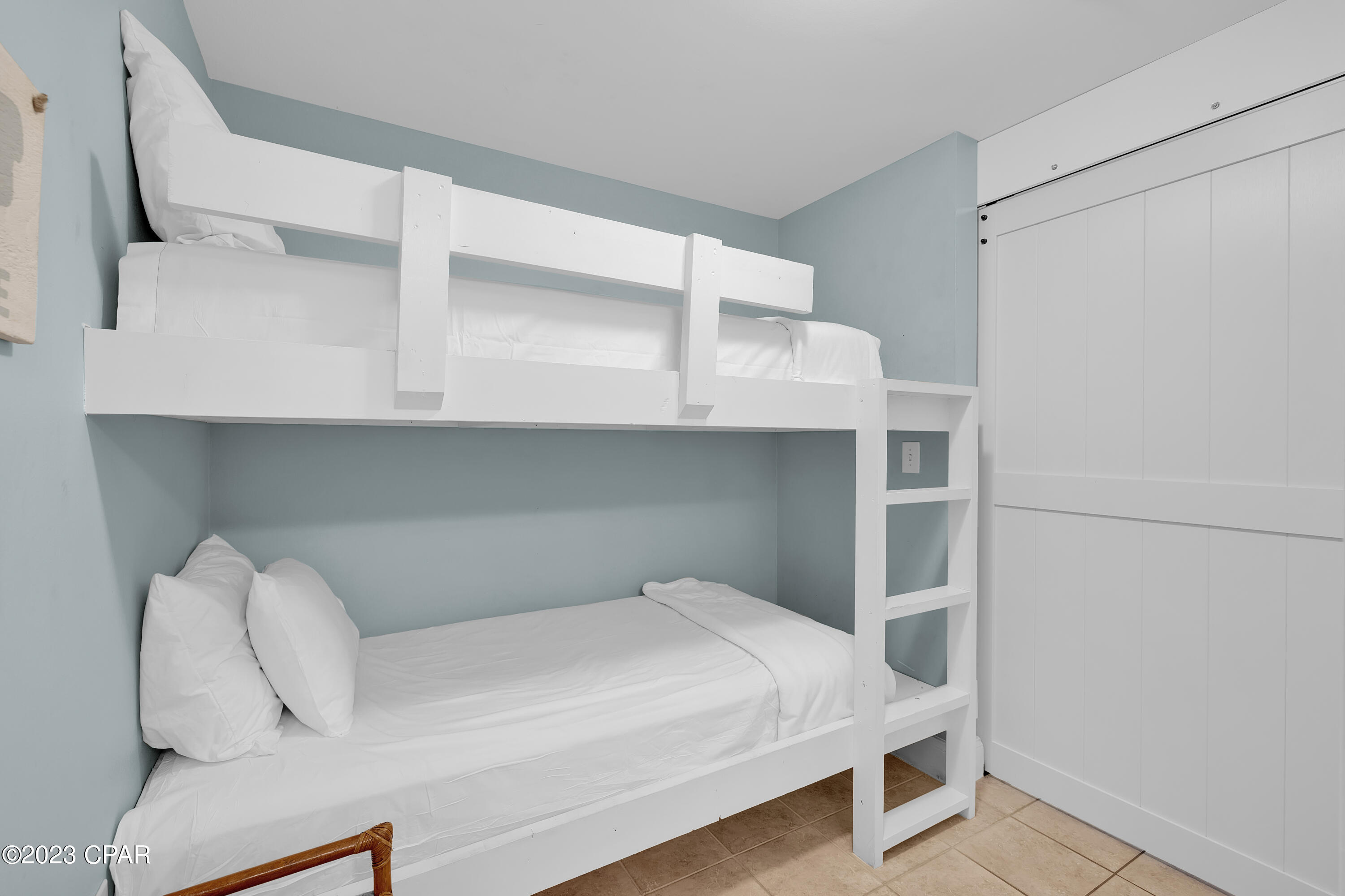 9860 S Thomas Drive 1402