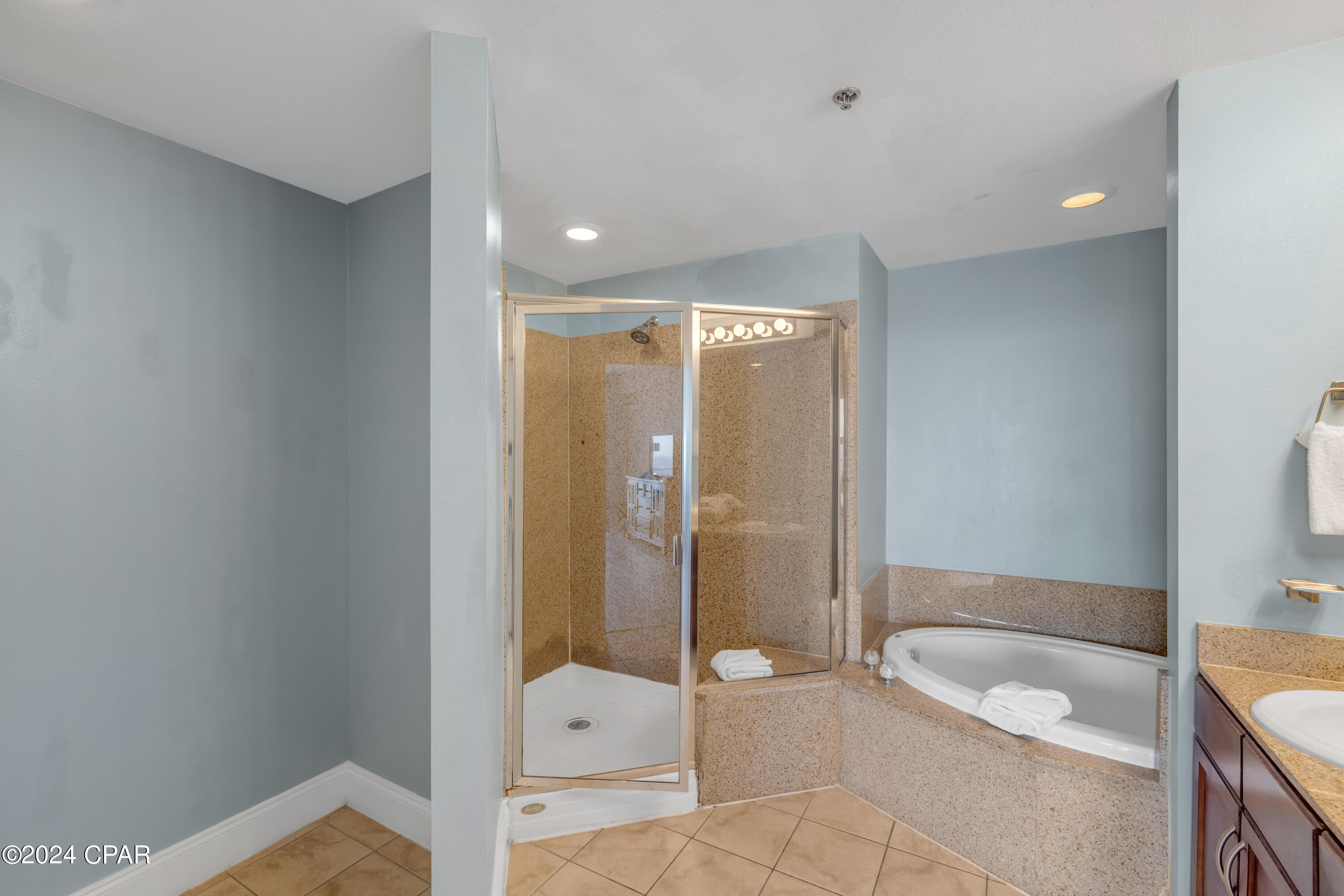 9860 S Thomas Drive 1826