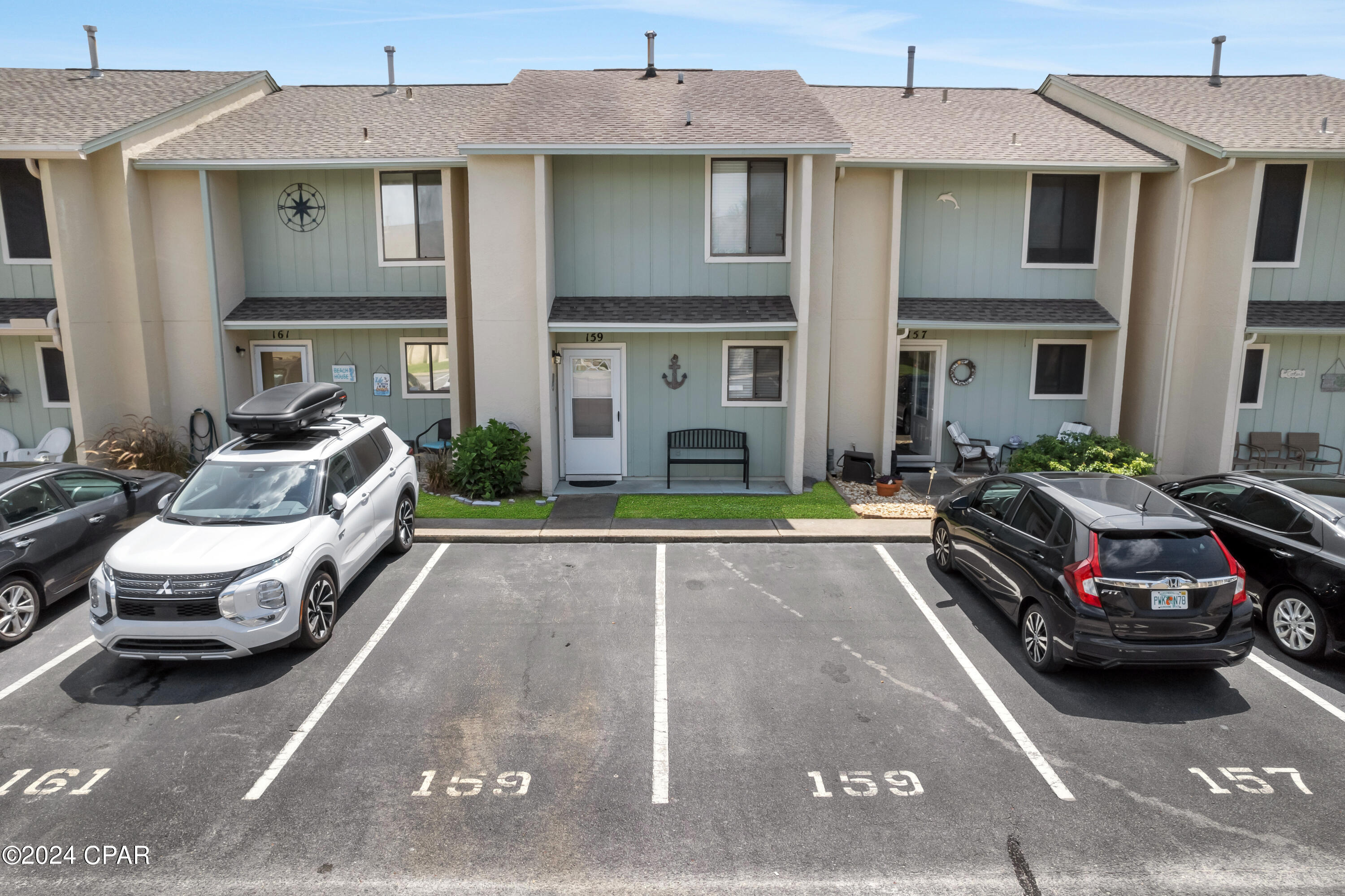 159 W Leslie Lane