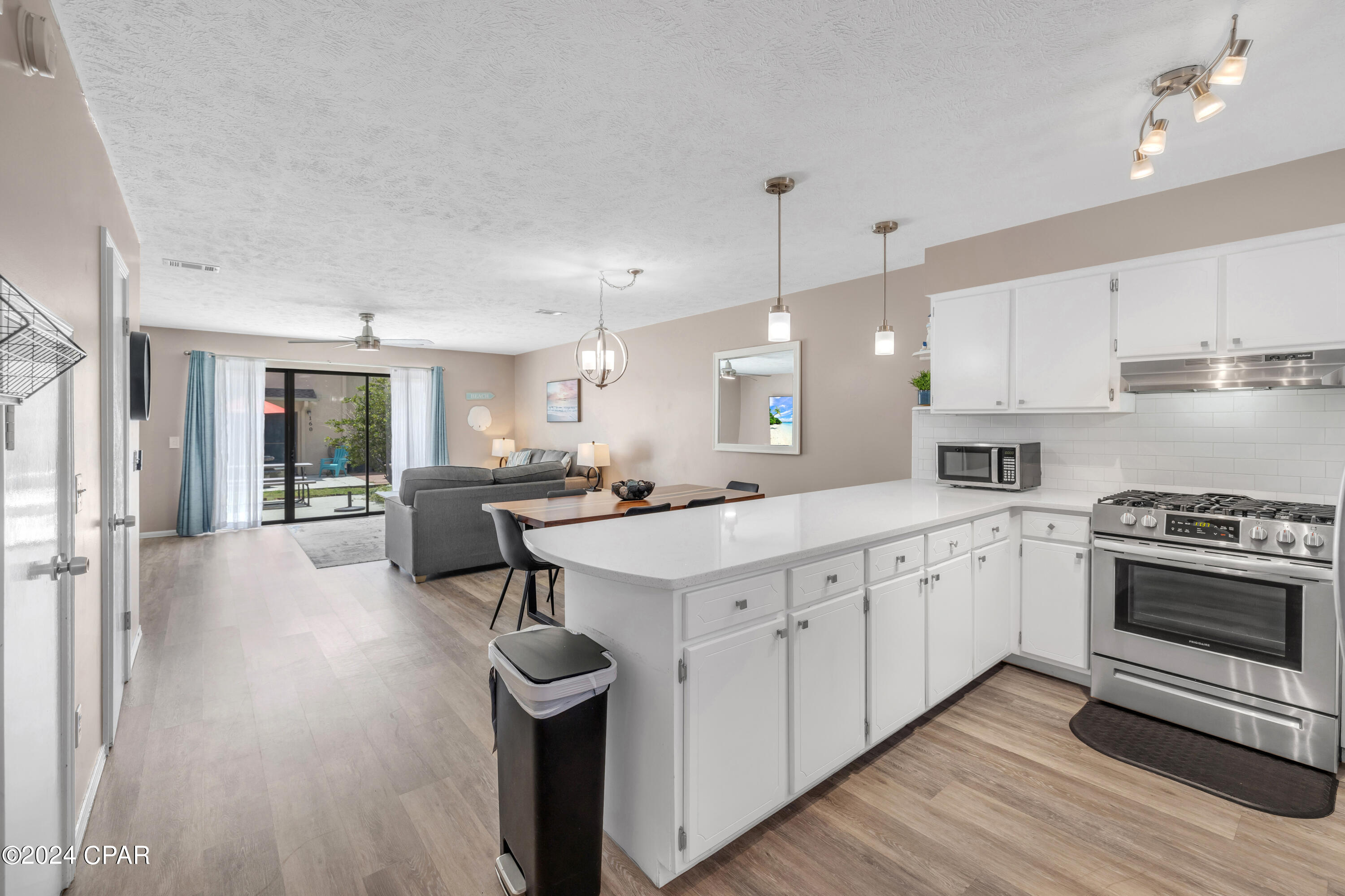 159 W Leslie Lane