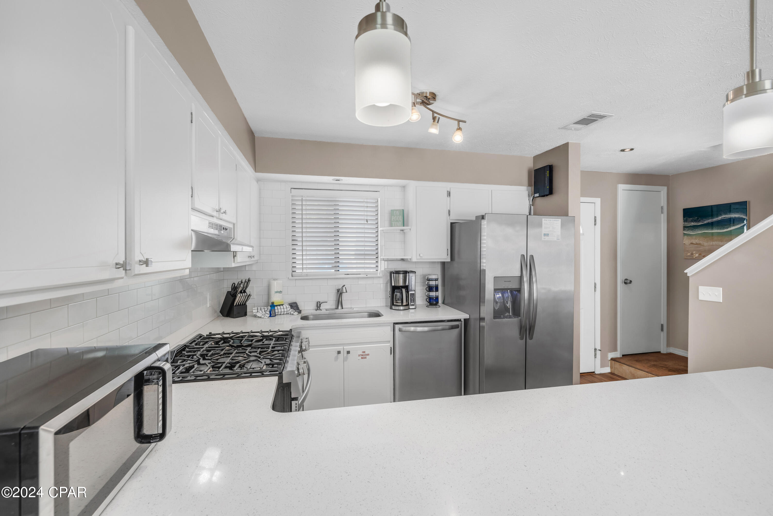 159 W Leslie Lane