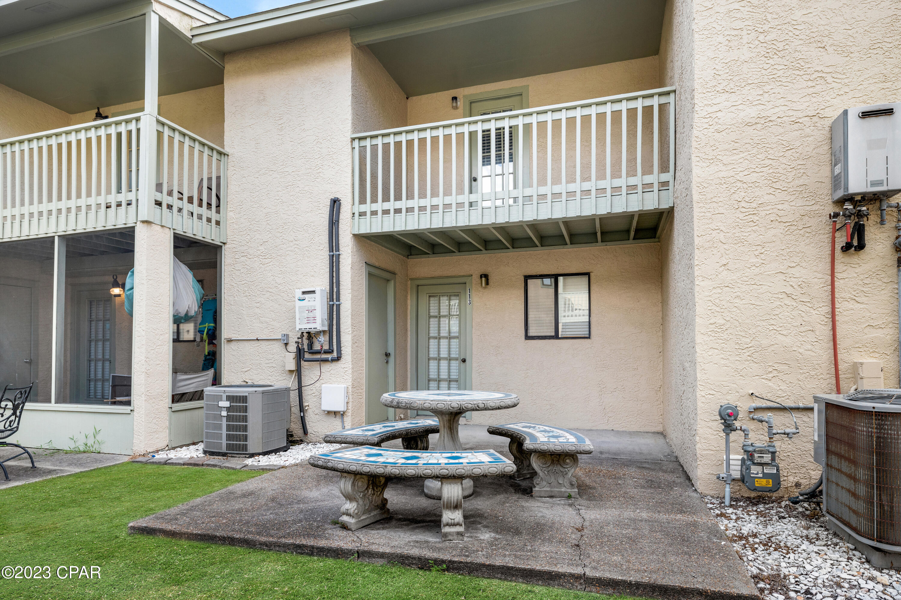 113 W Leslie Lane