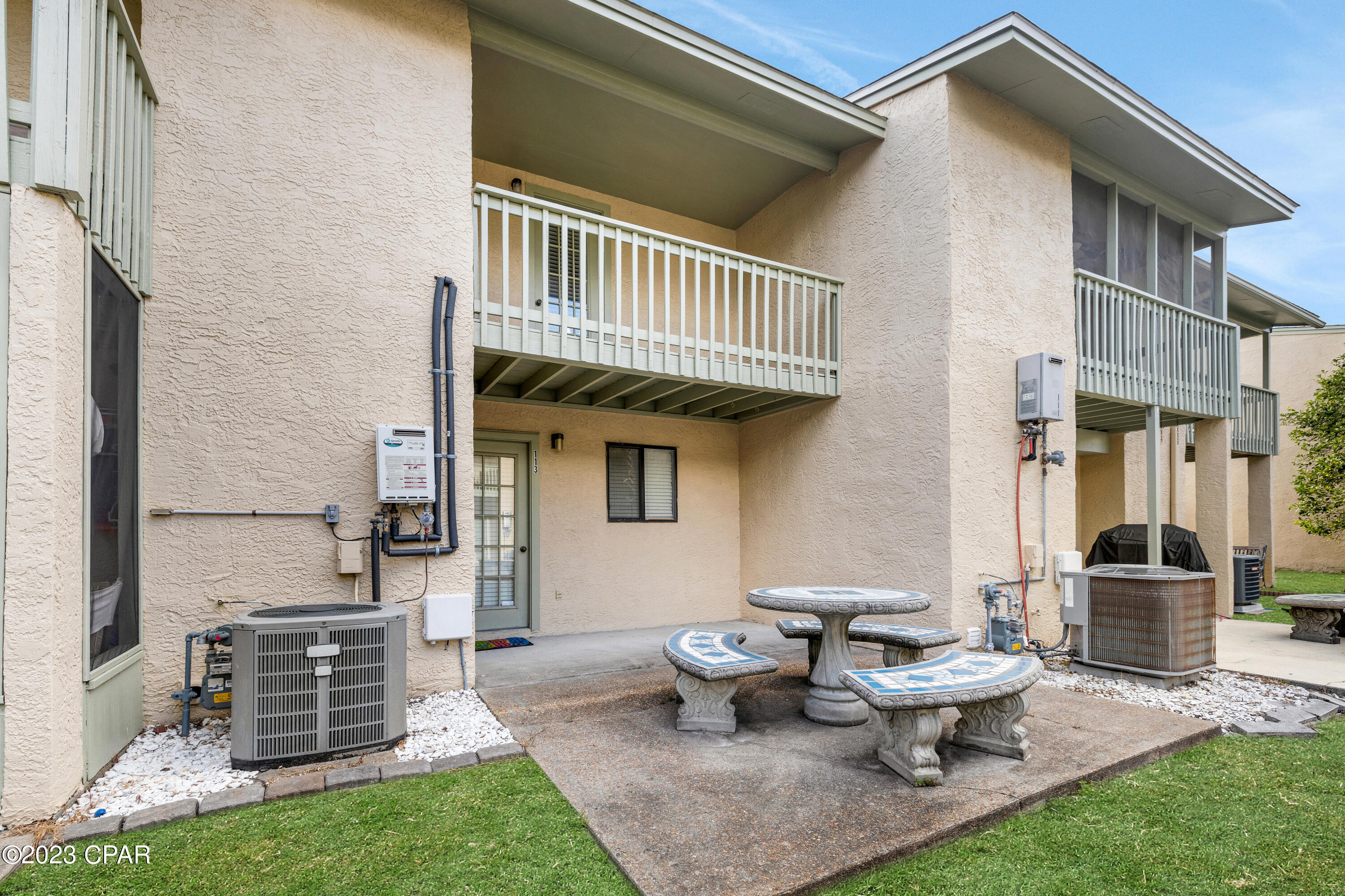 113 W Leslie Lane