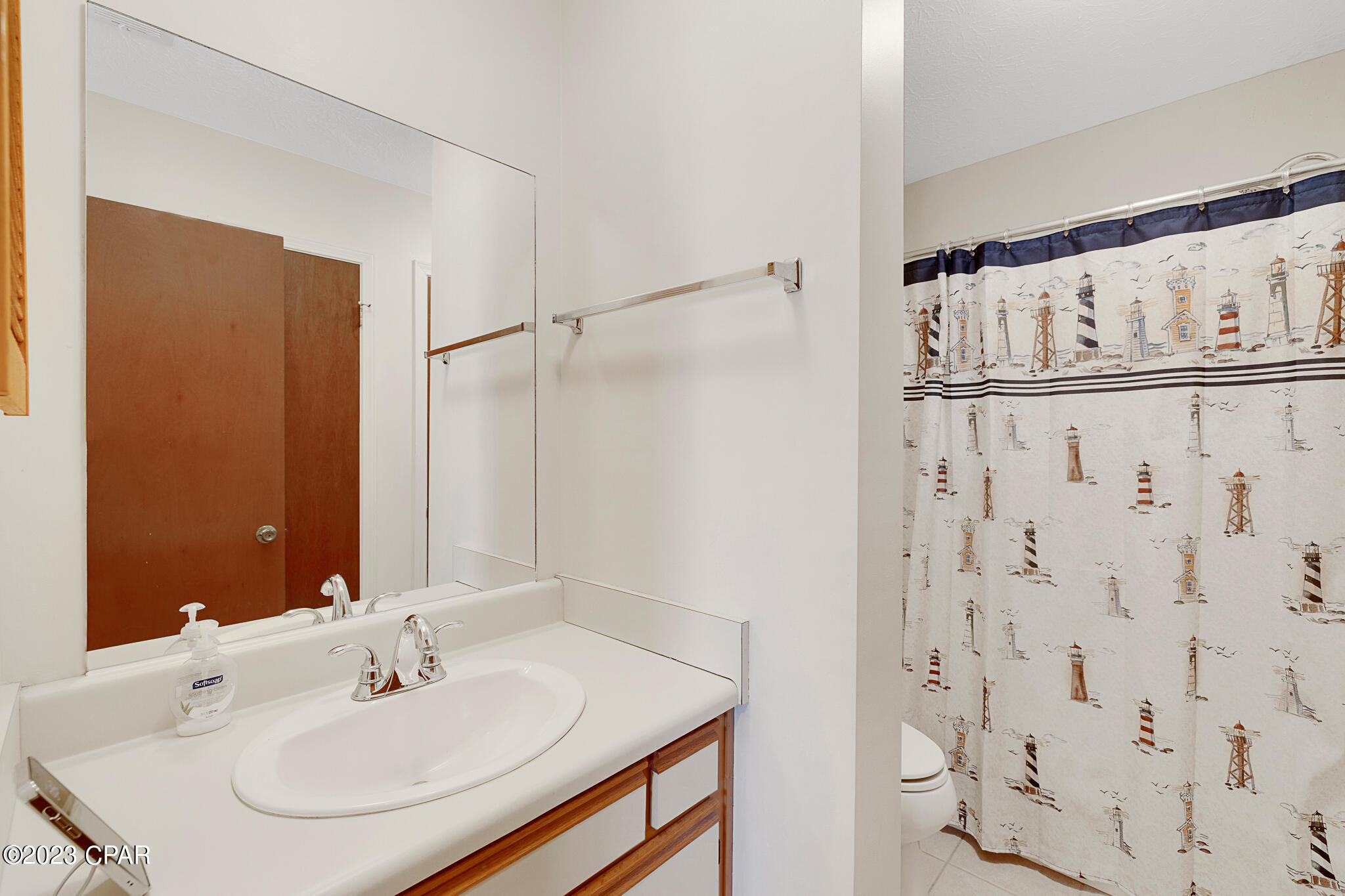 113 W Leslie Lane