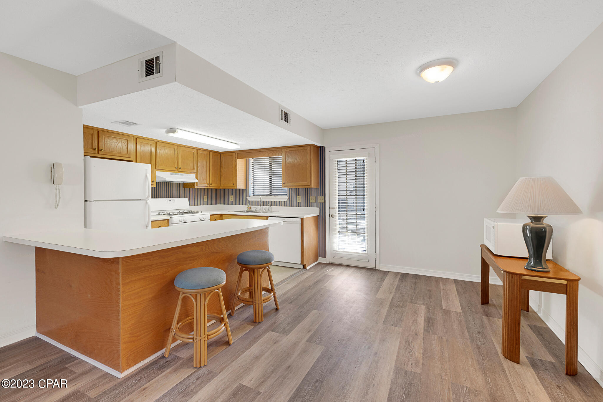 113 W Leslie Lane