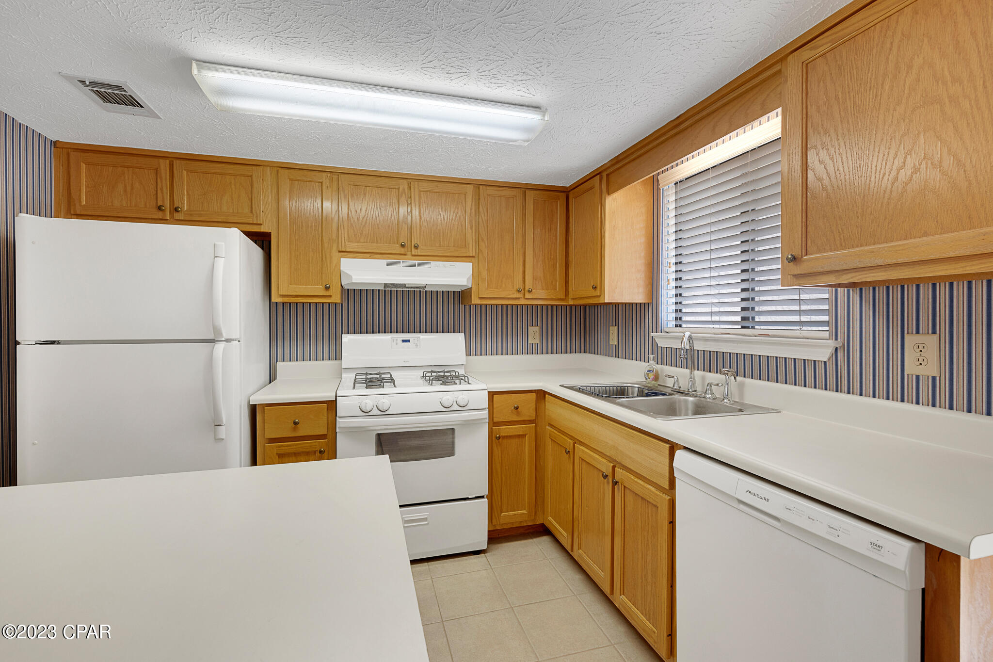 113 W Leslie Lane