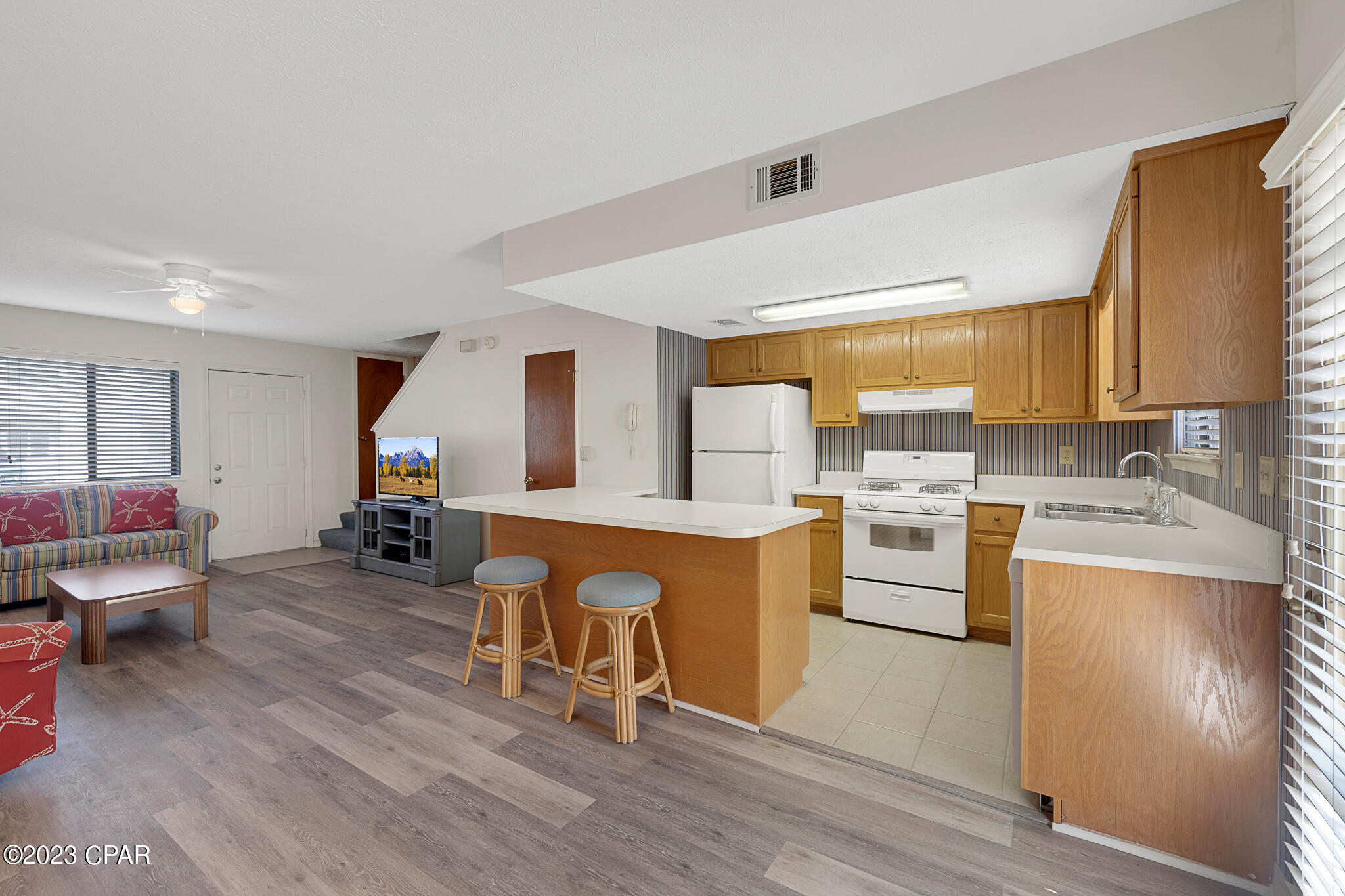 113 W Leslie Lane