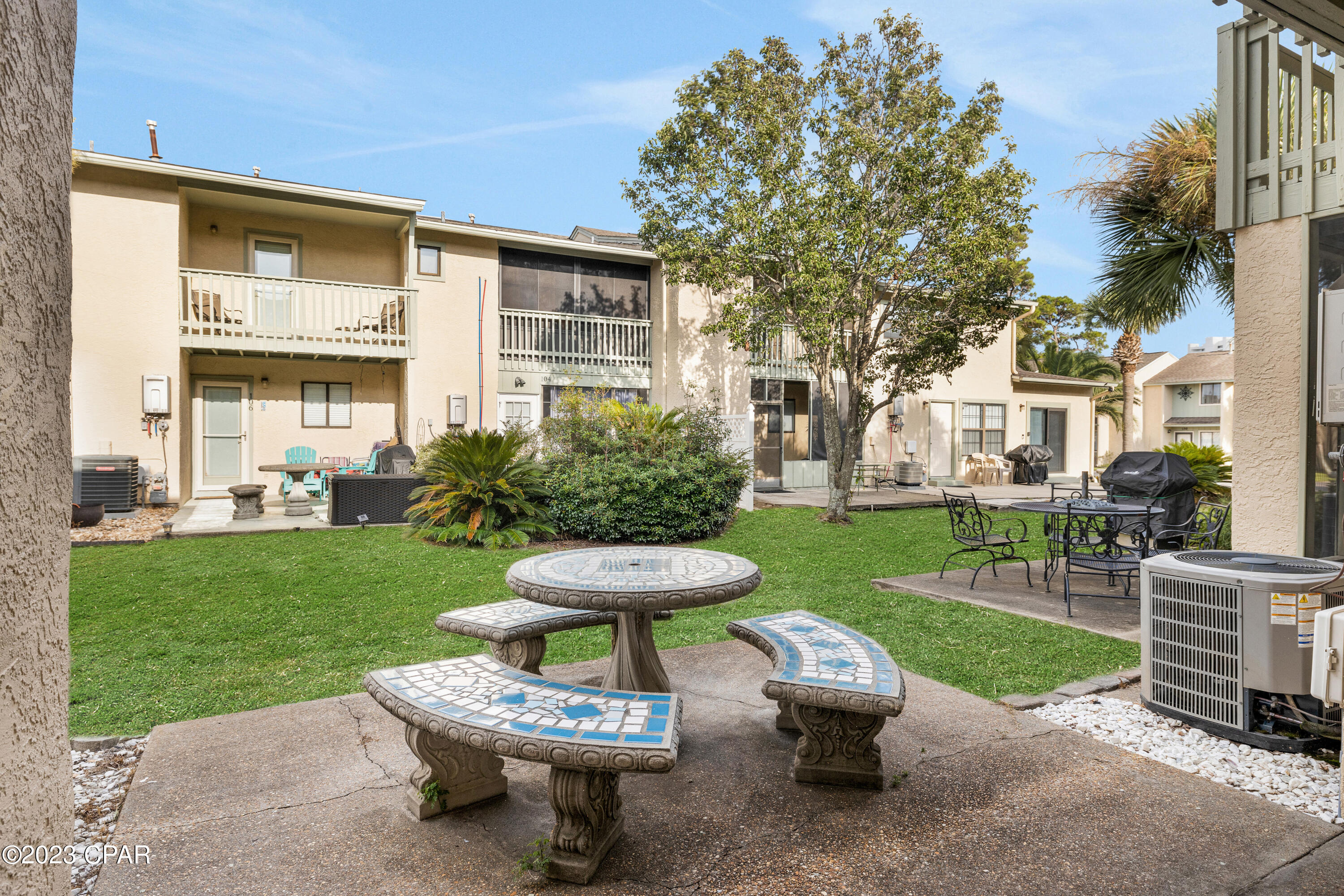 113 W Leslie Lane