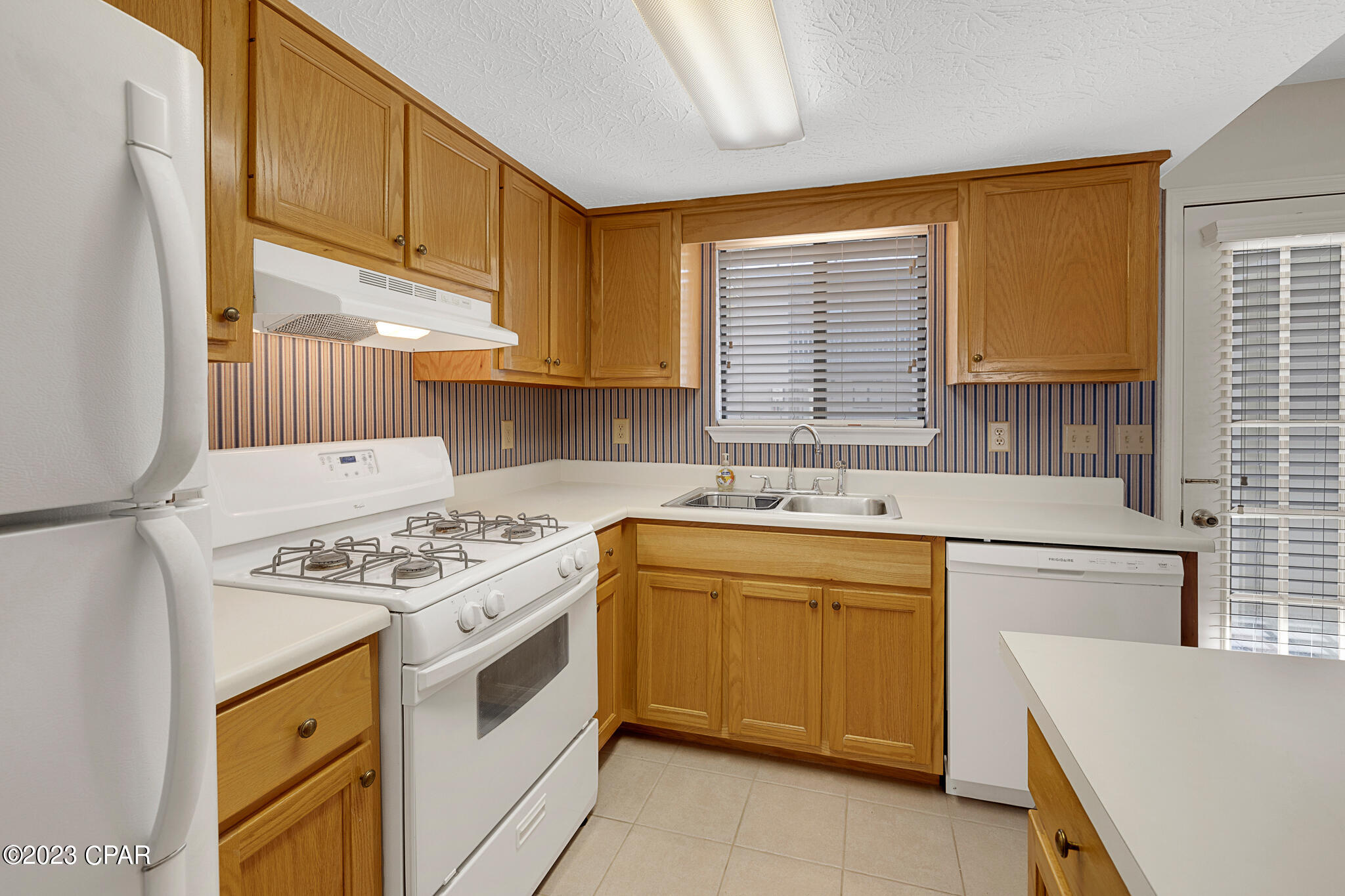 113 W Leslie Lane