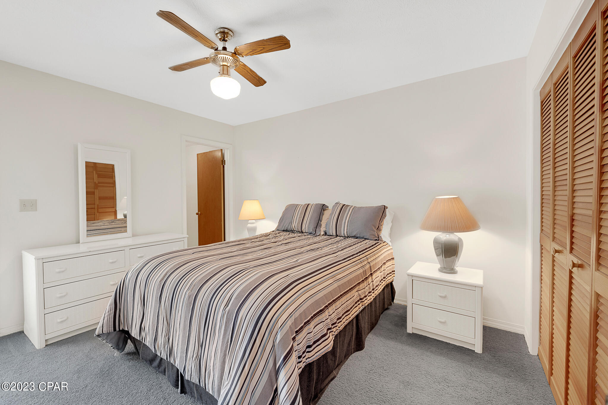113 W Leslie Lane