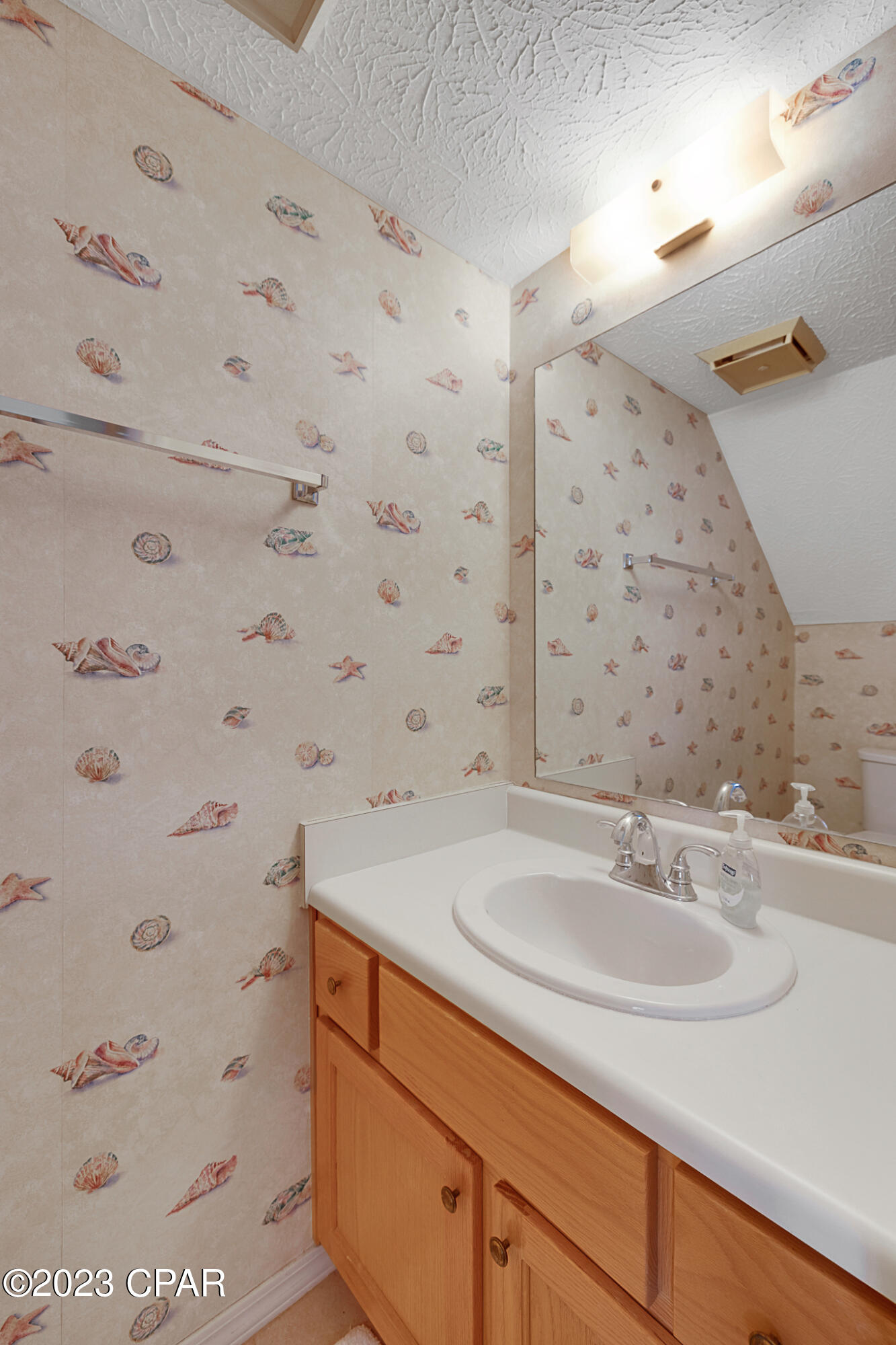 113 W Leslie Lane