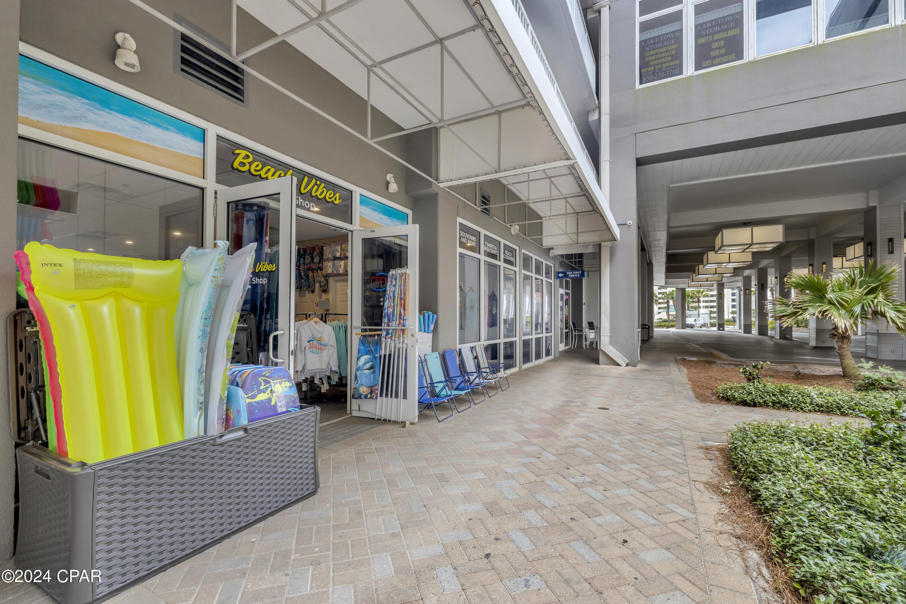 9860 S Thomas Drive 1208