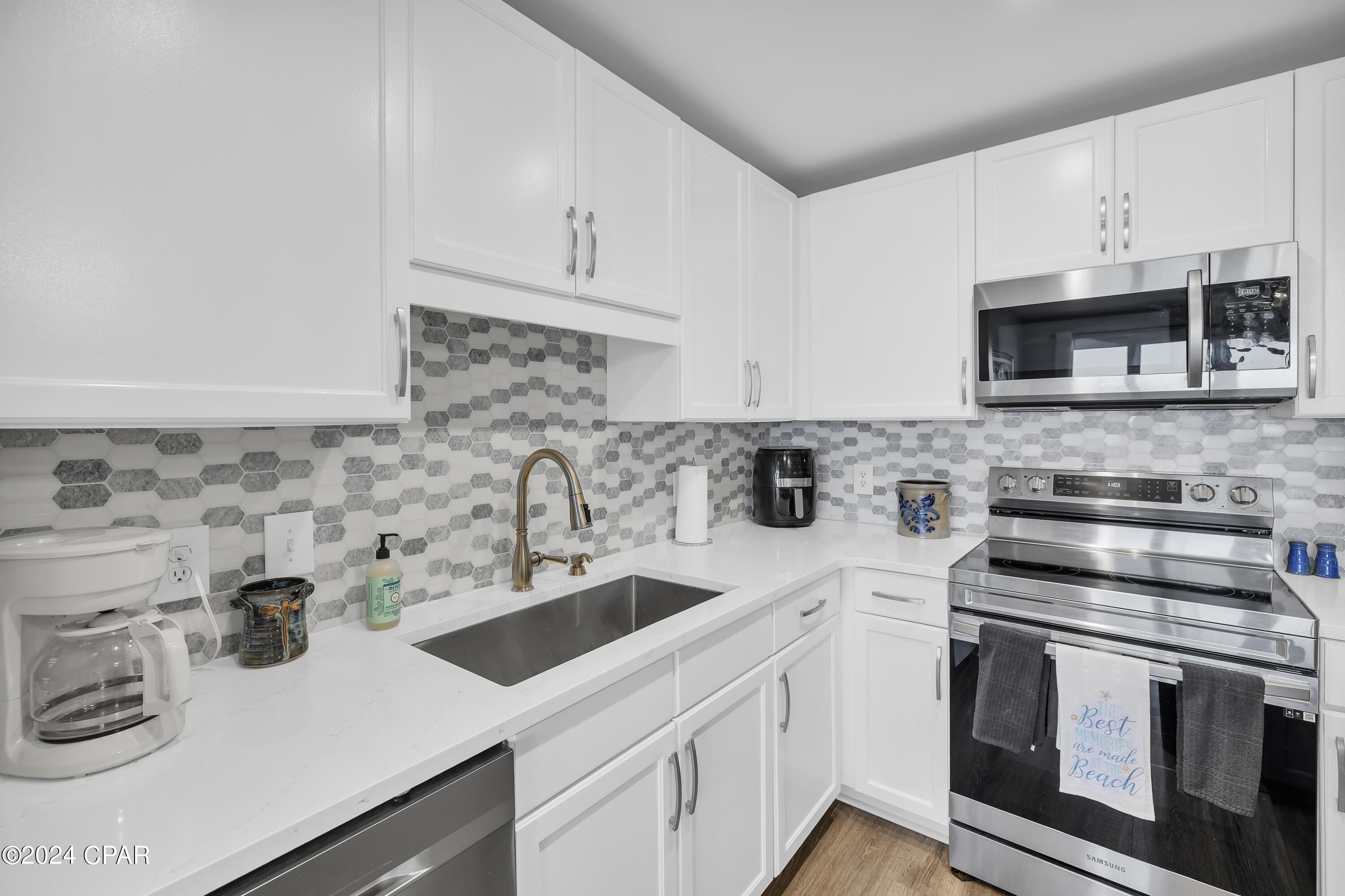 9860 S Thomas Drive 1208