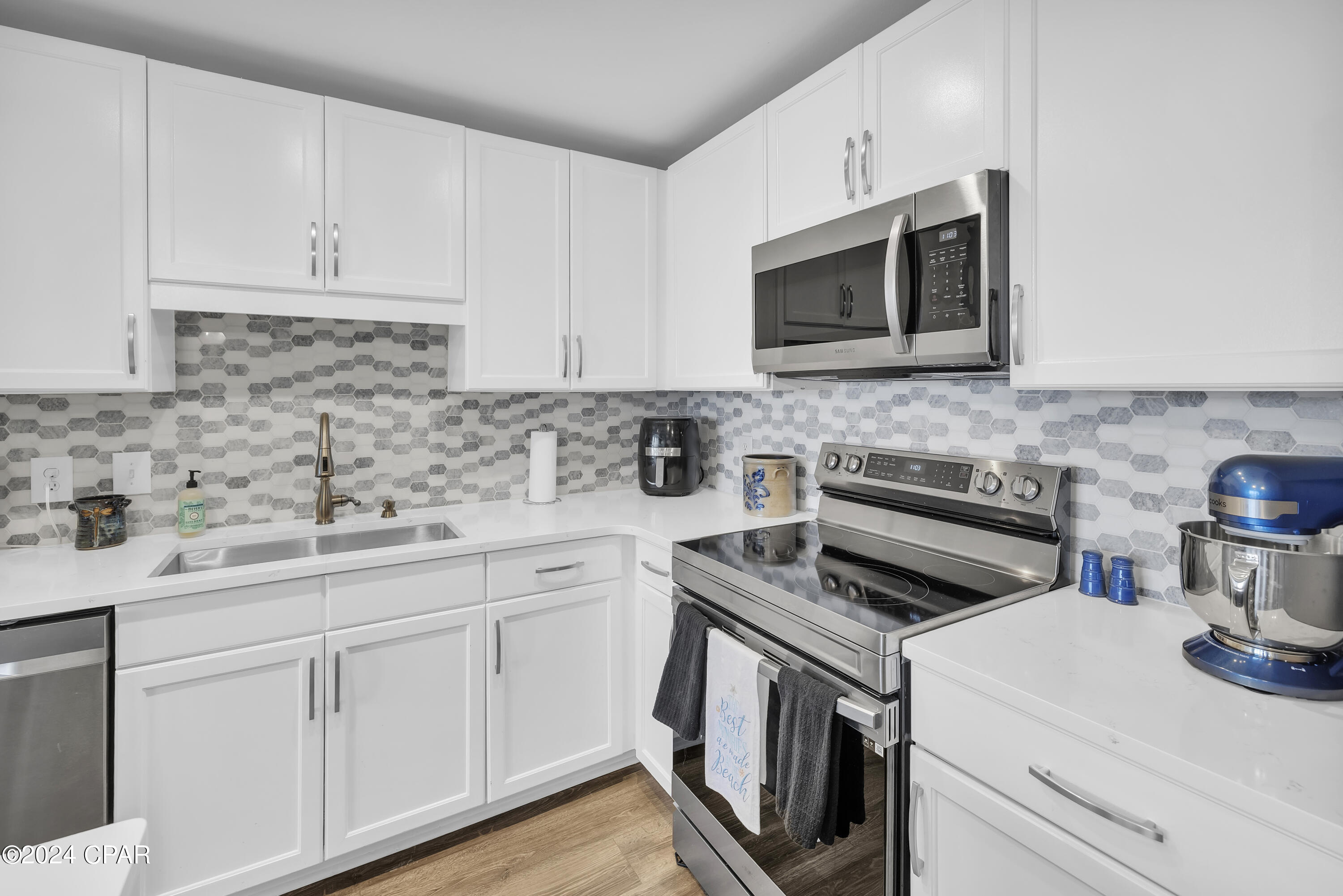 9860 S Thomas Drive 1208