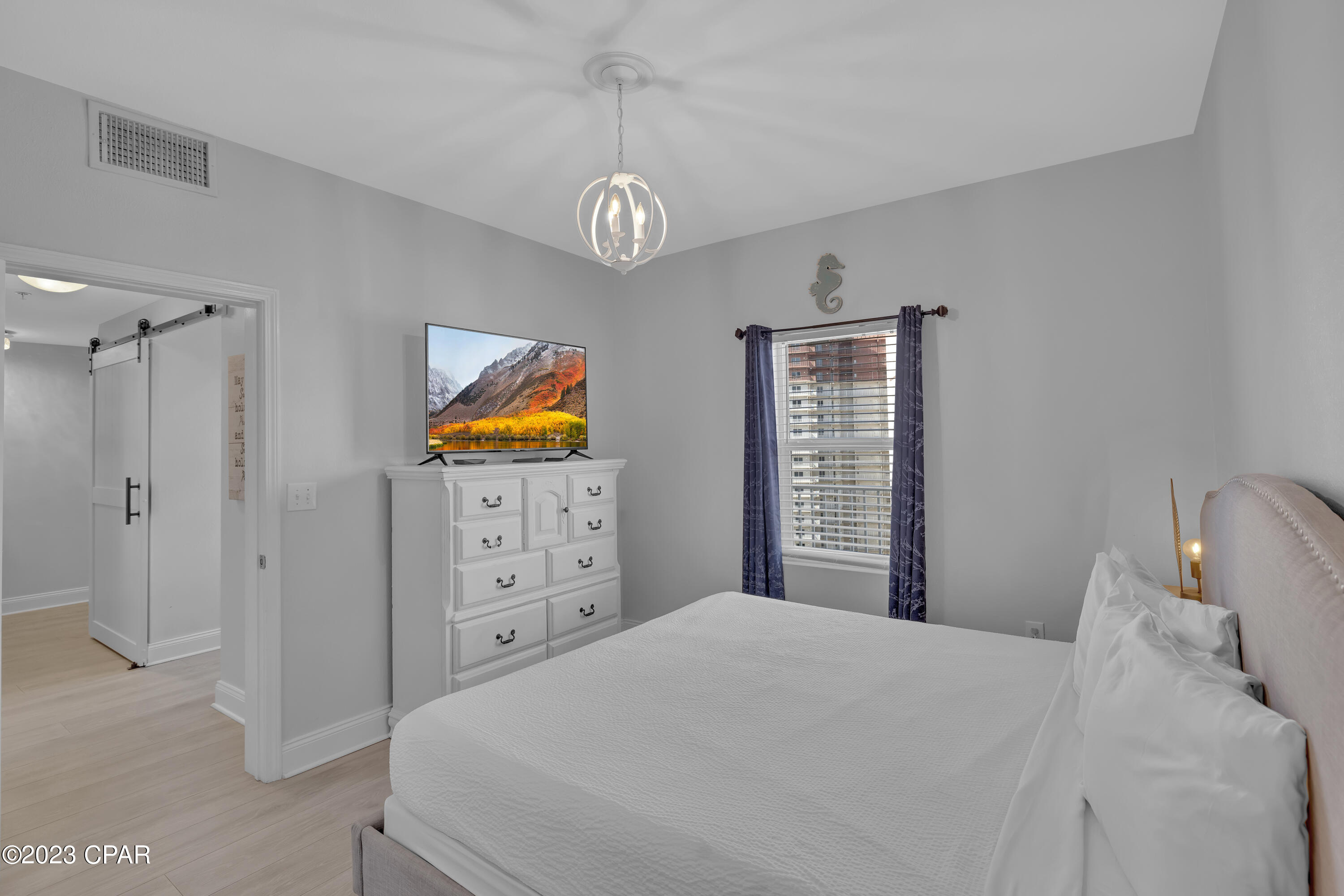 9902 S Thomas Drive 1528