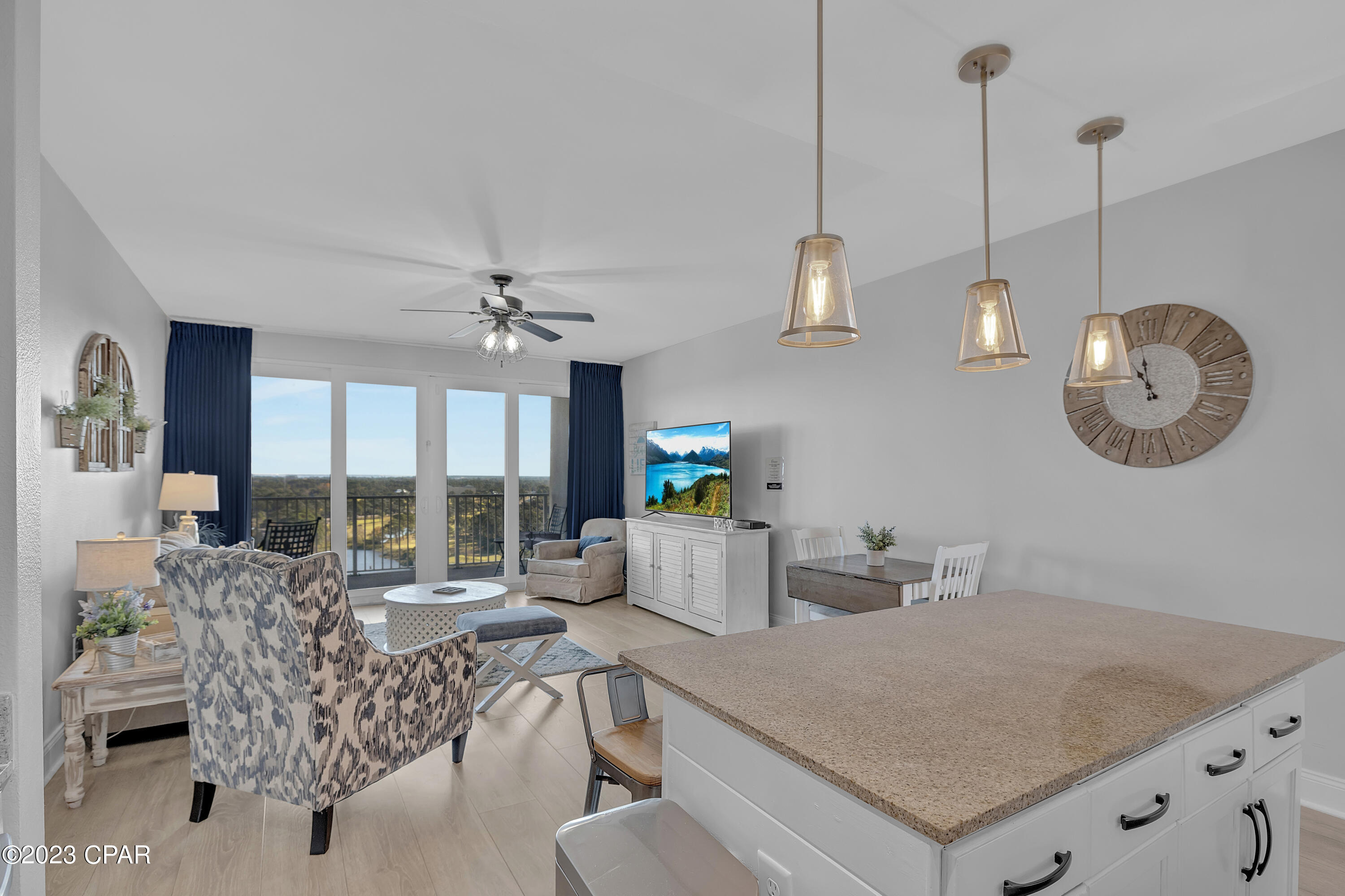 9902 S Thomas Drive 1528