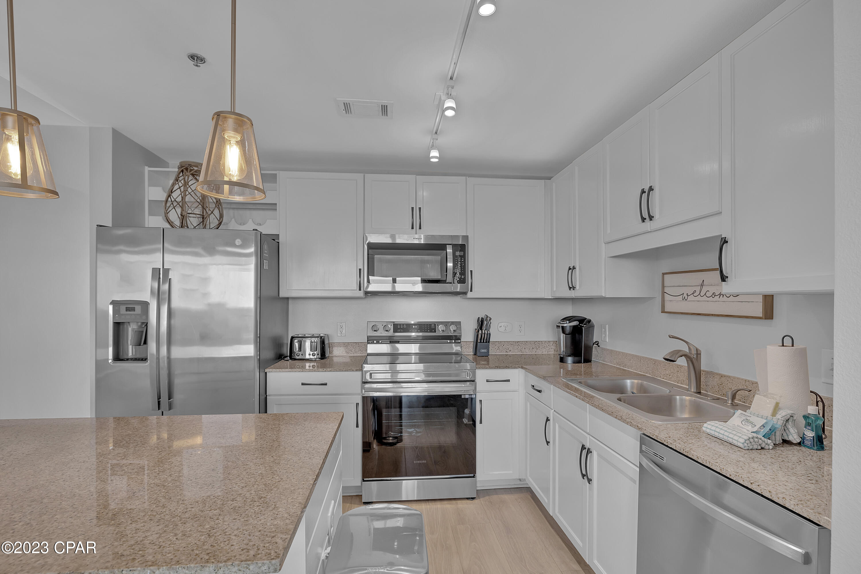 9902 S Thomas Drive 1528