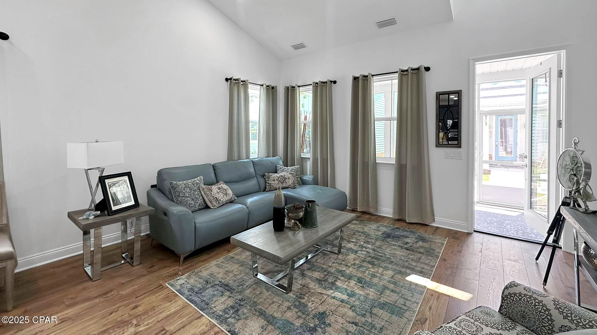 8702 Pencil Thin Avenue