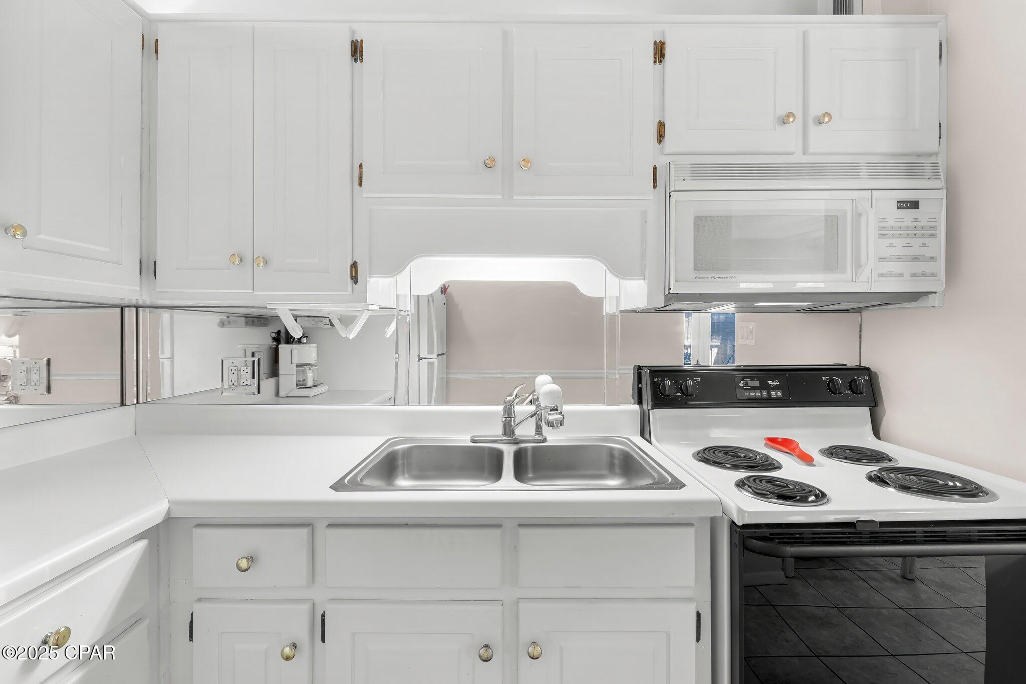 17462 Front Beach Road 13C4