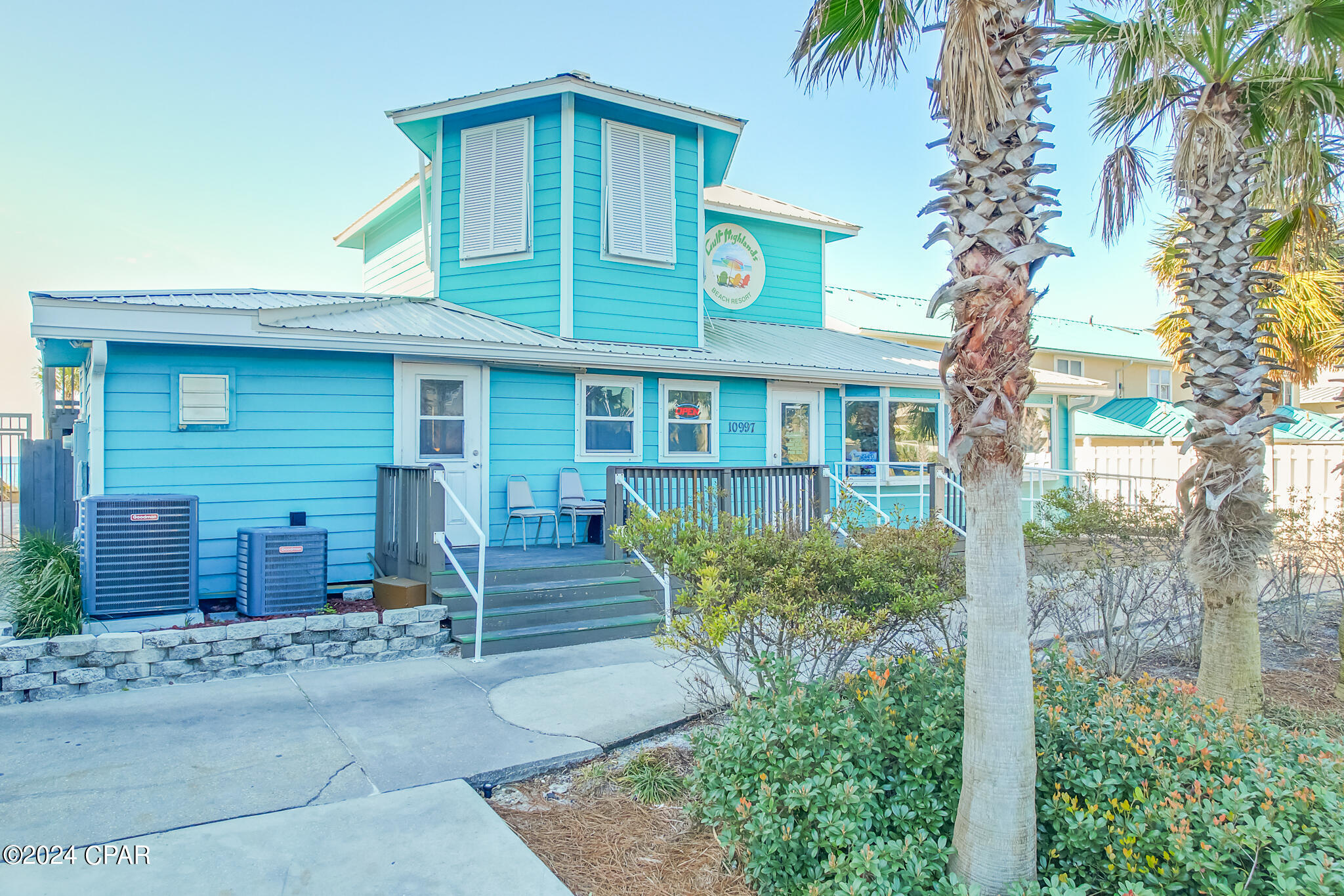 137 W Leslie Lane