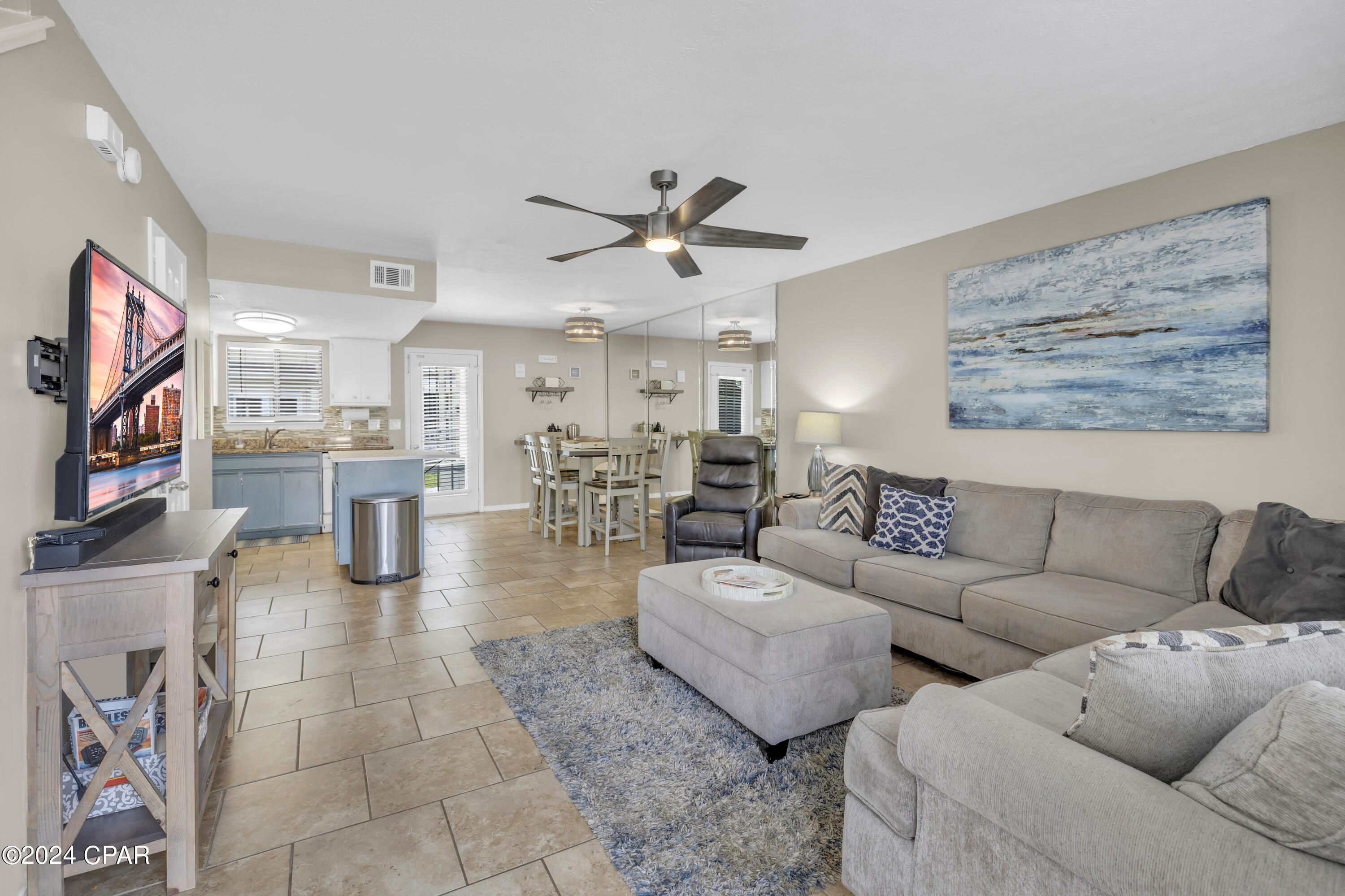 137 W Leslie Lane