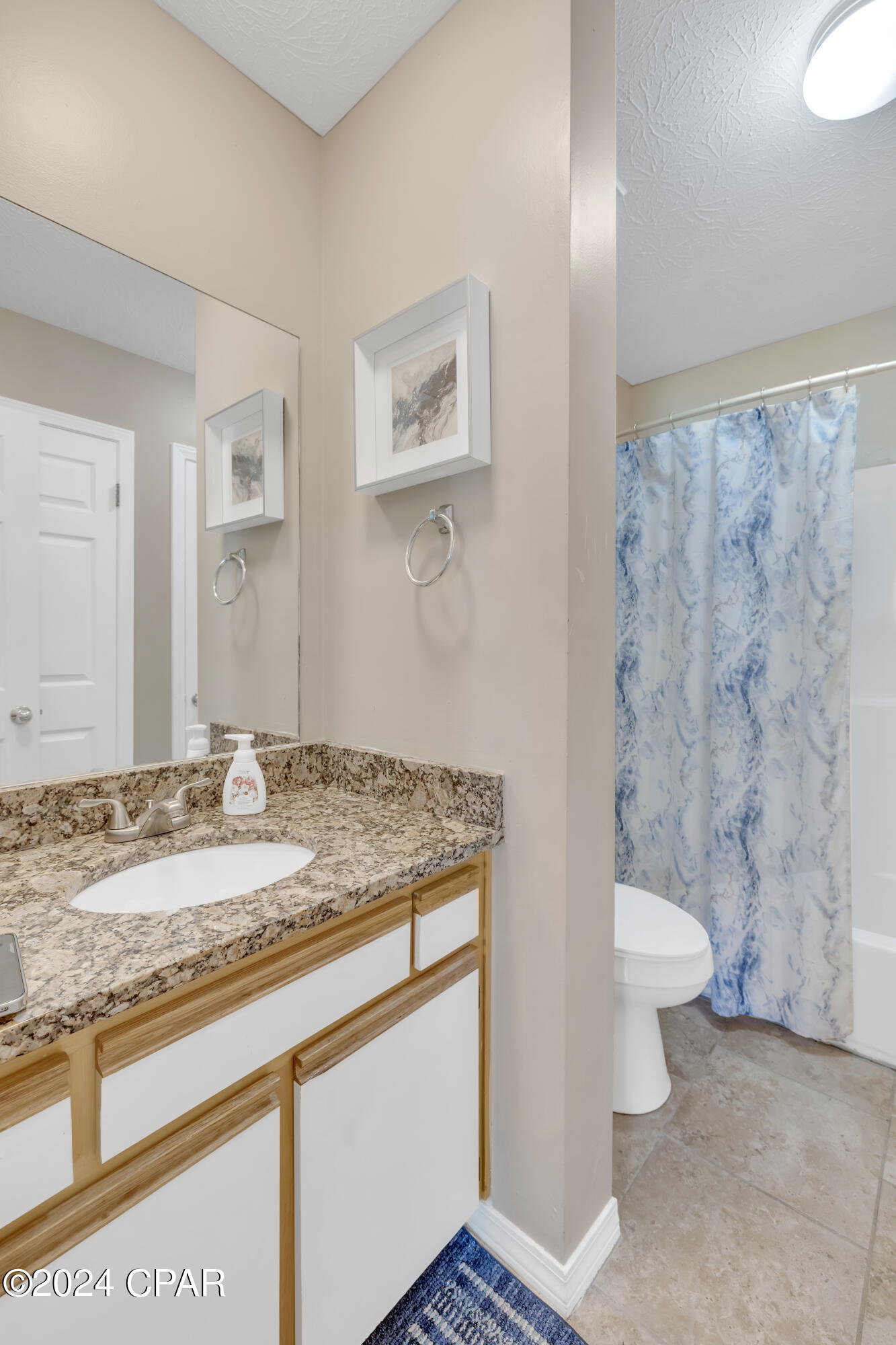 137 W Leslie Lane