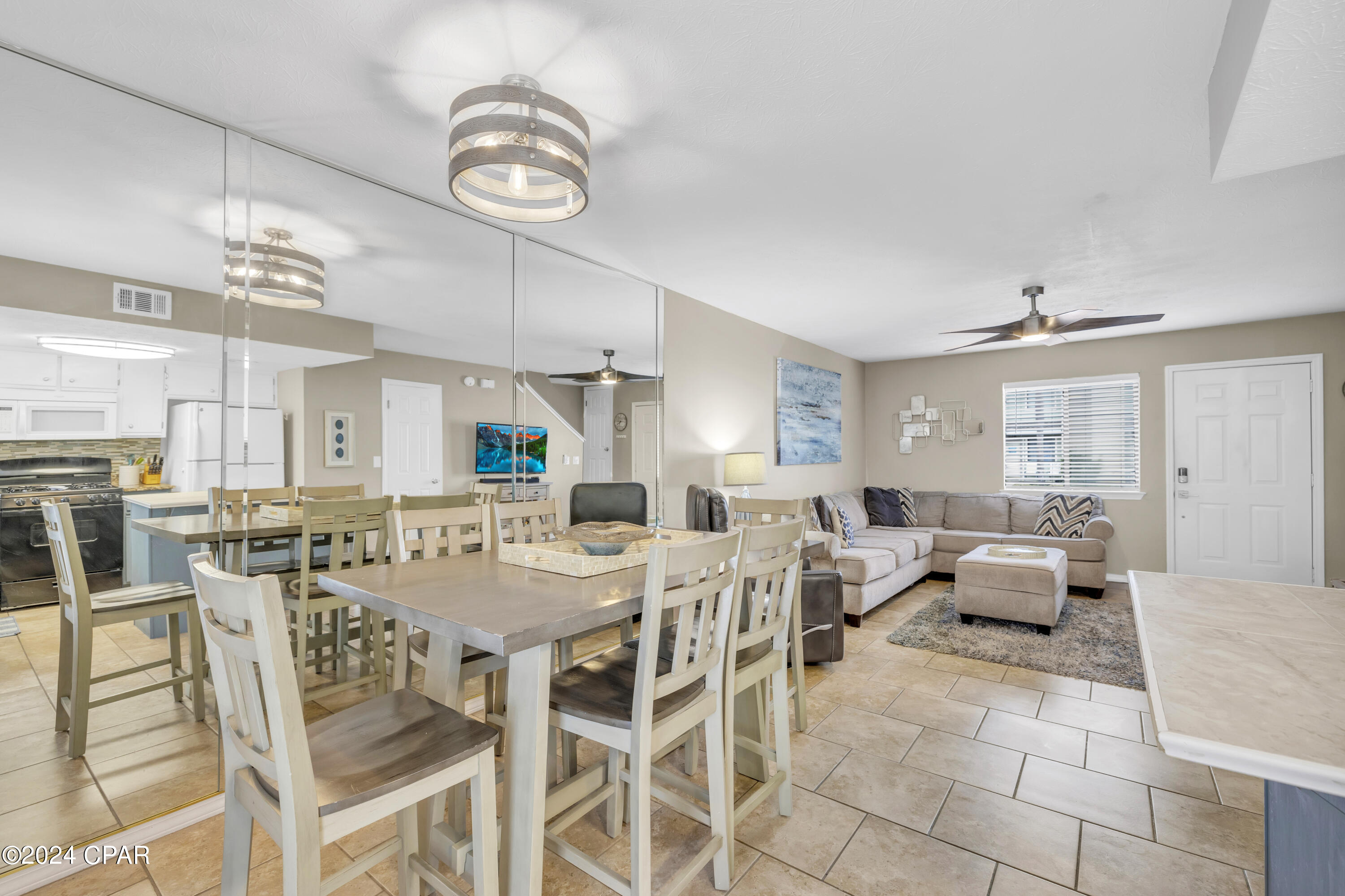 137 W Leslie Lane