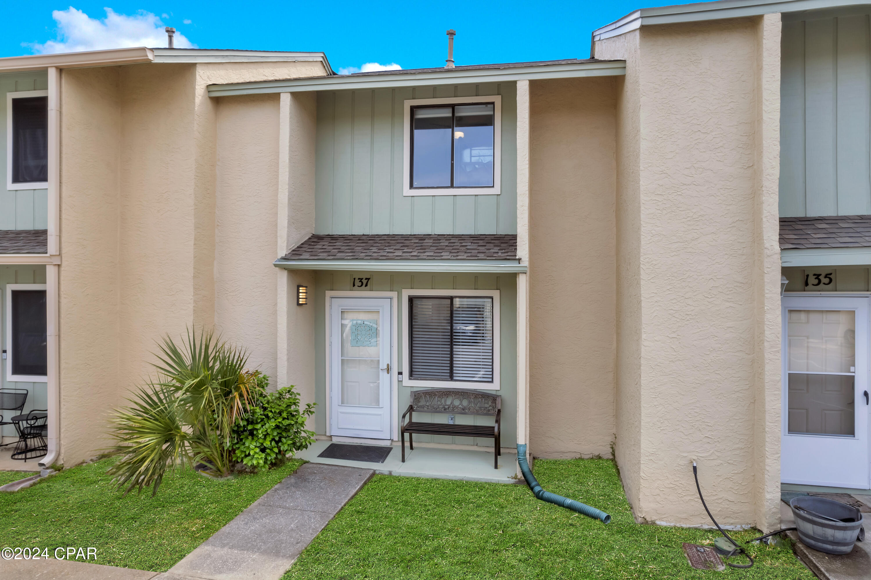 137 W Leslie Lane