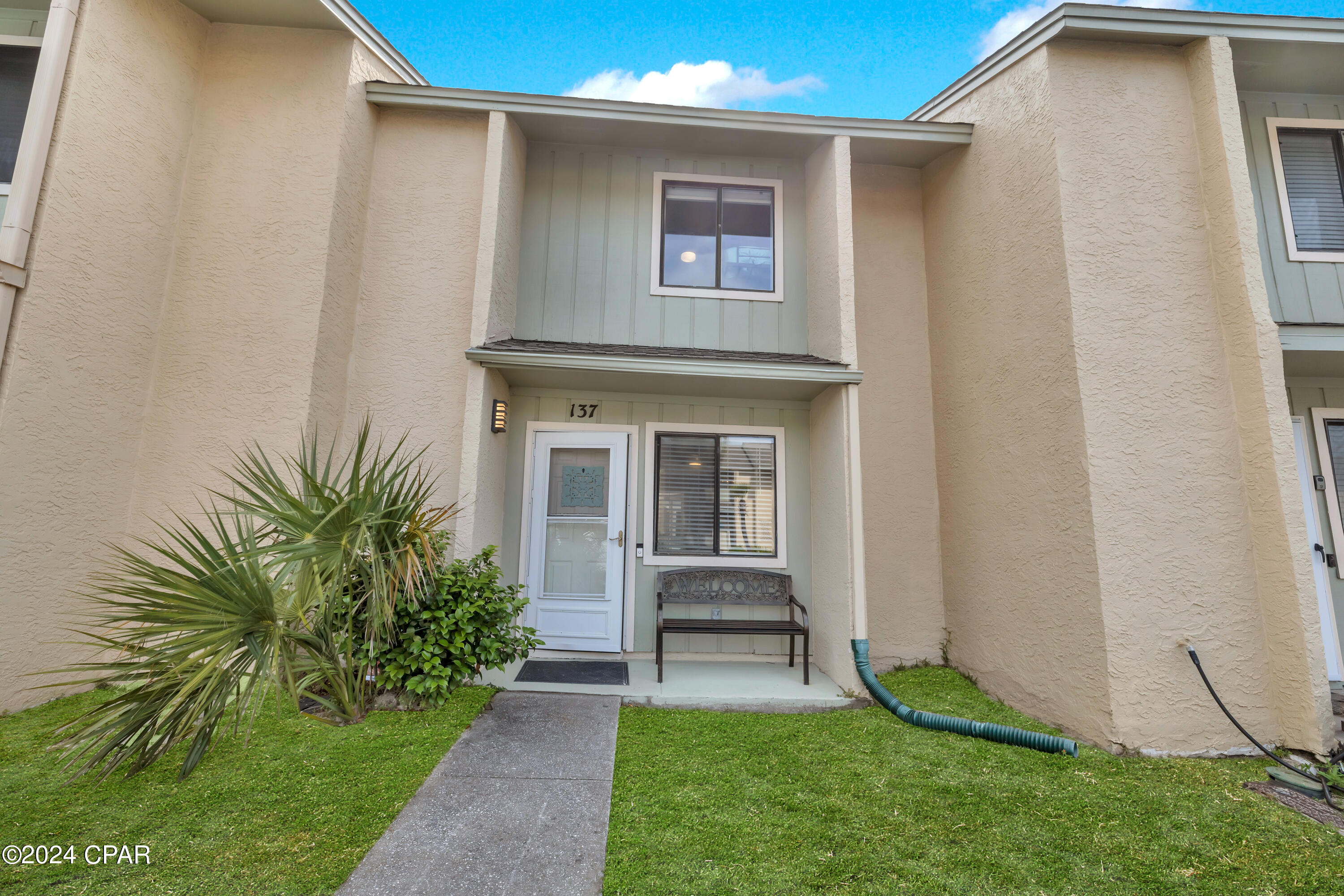 137 W Leslie Lane