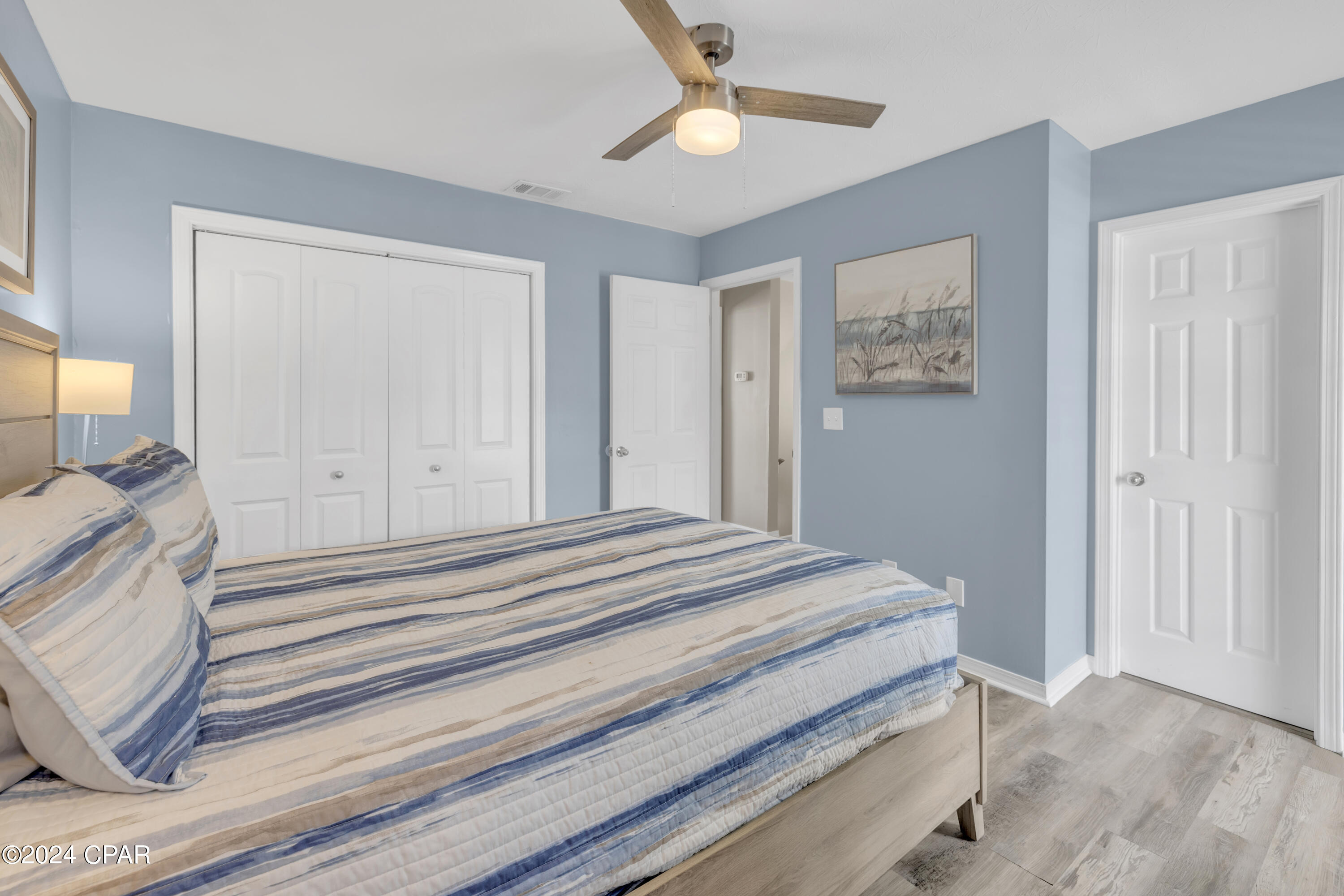 137 W Leslie Lane