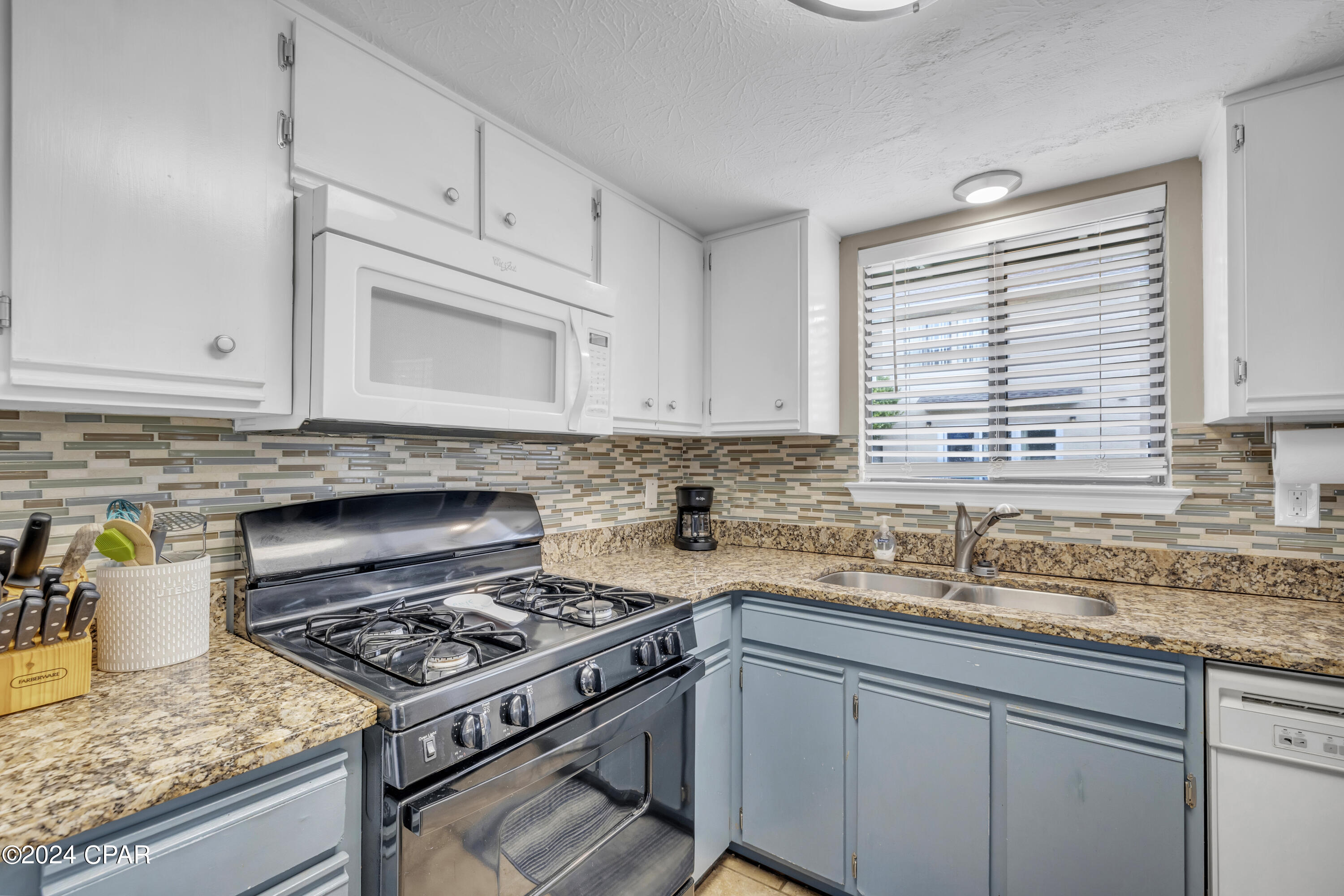 137 W Leslie Lane