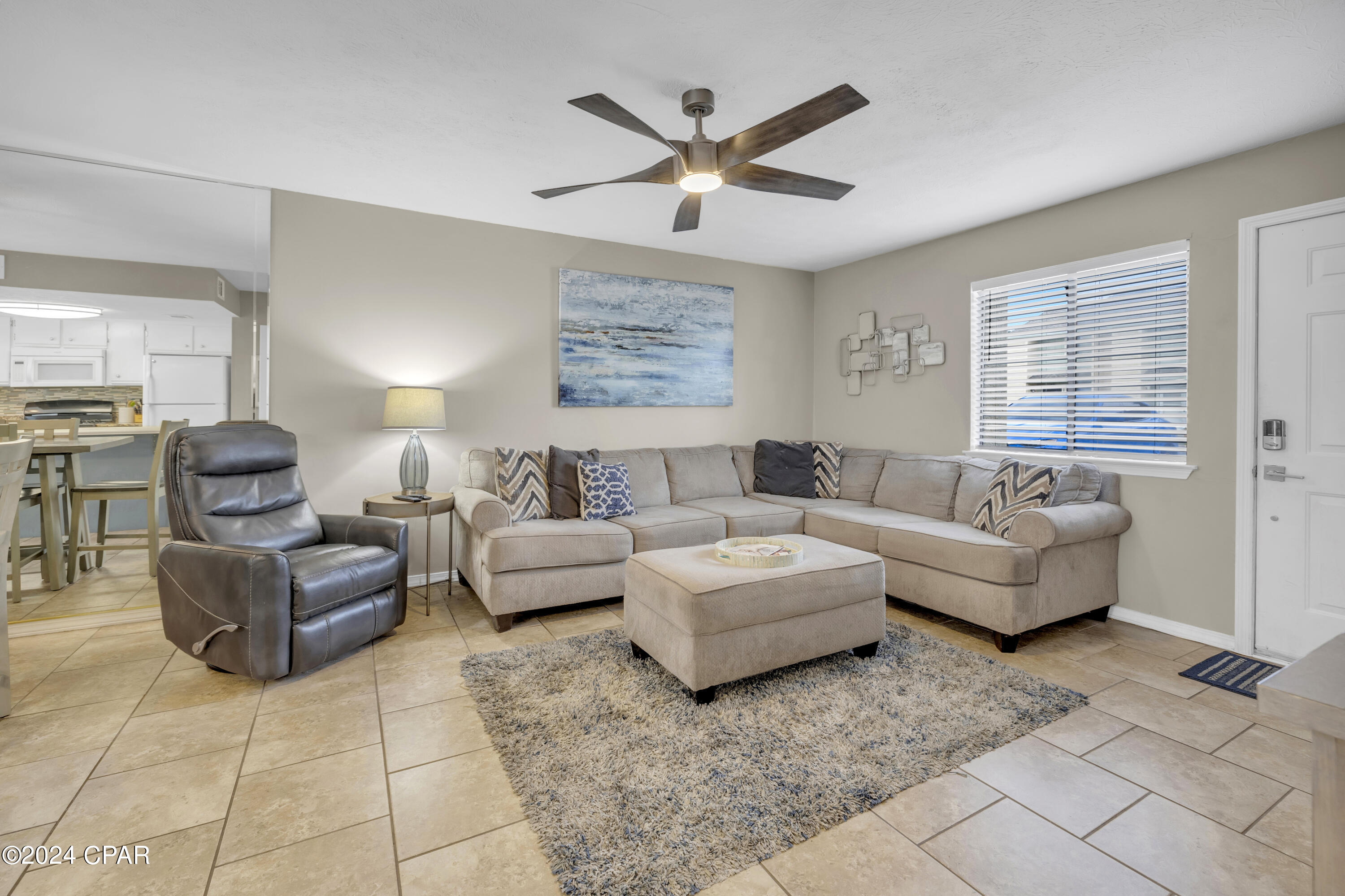 137 W Leslie Lane