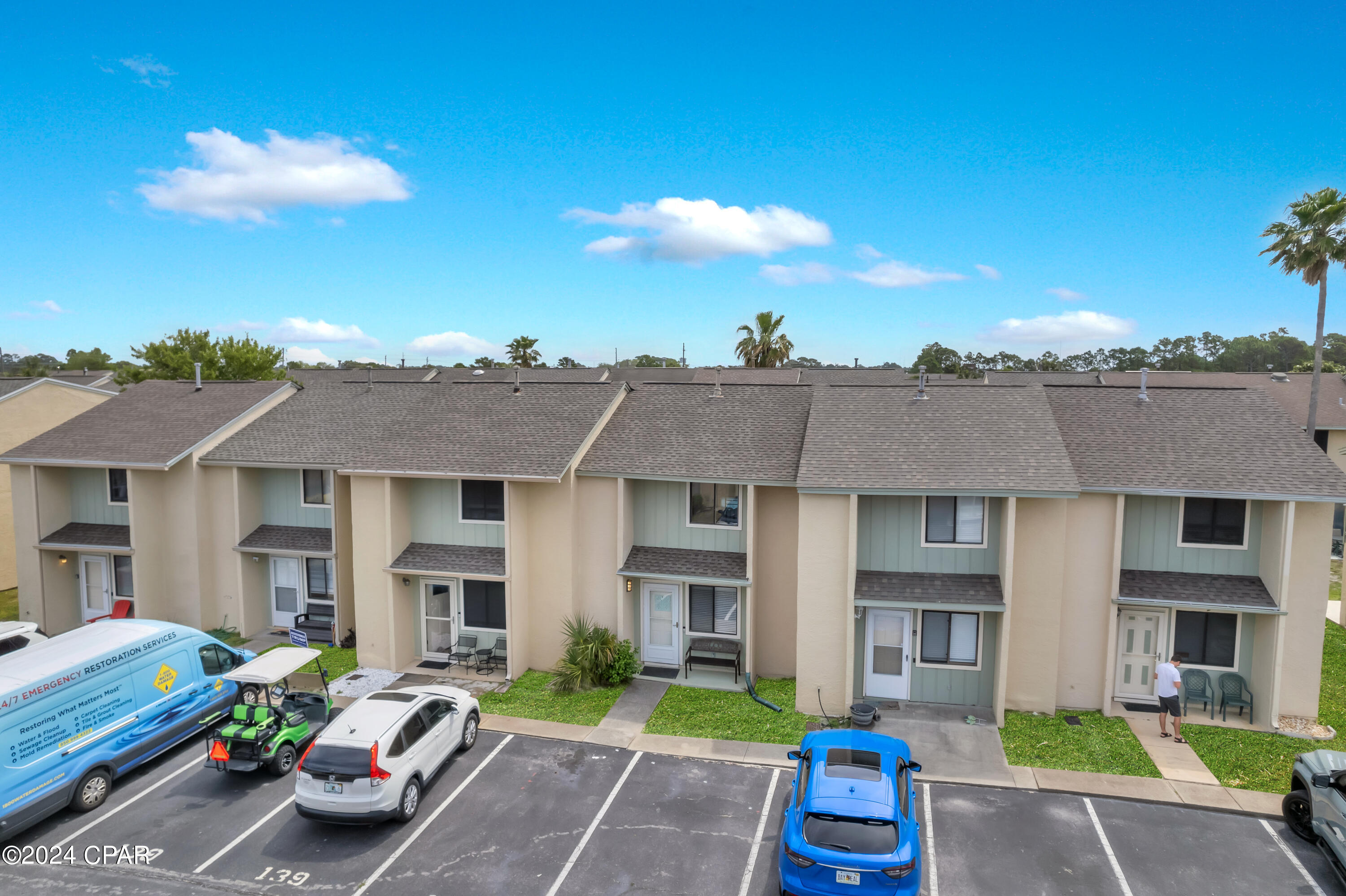137 W Leslie Lane