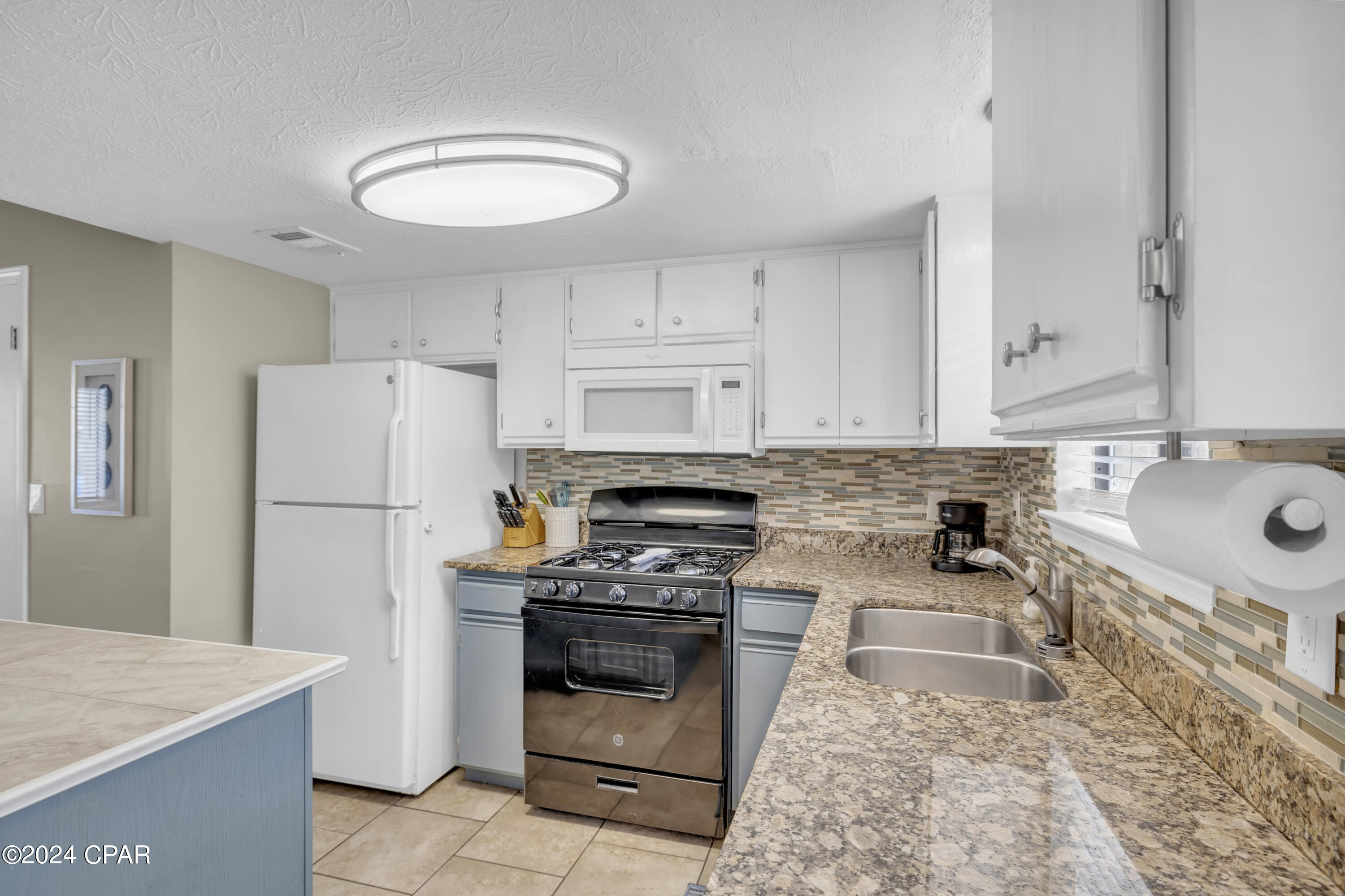 137 W Leslie Lane