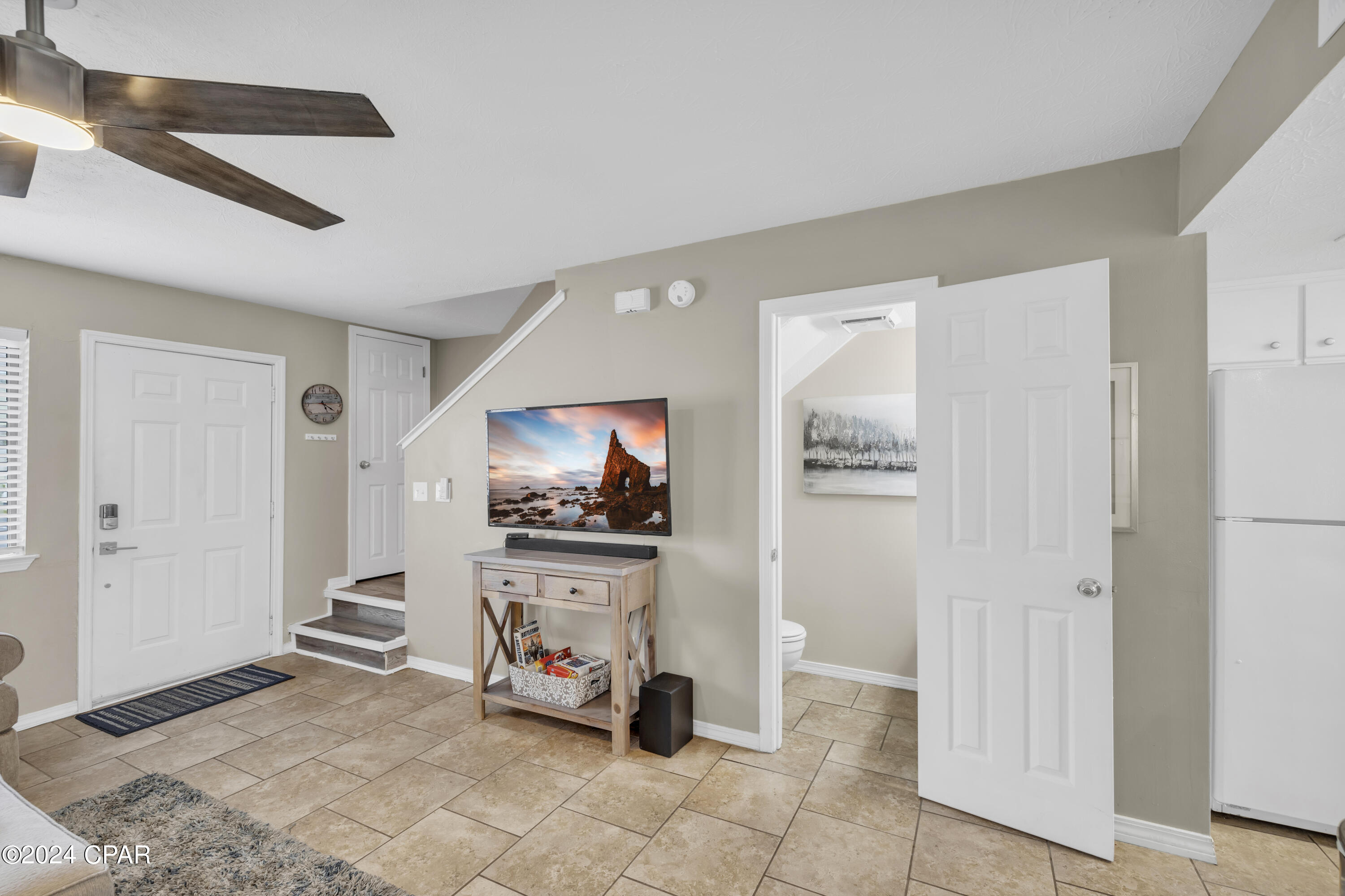 137 W Leslie Lane