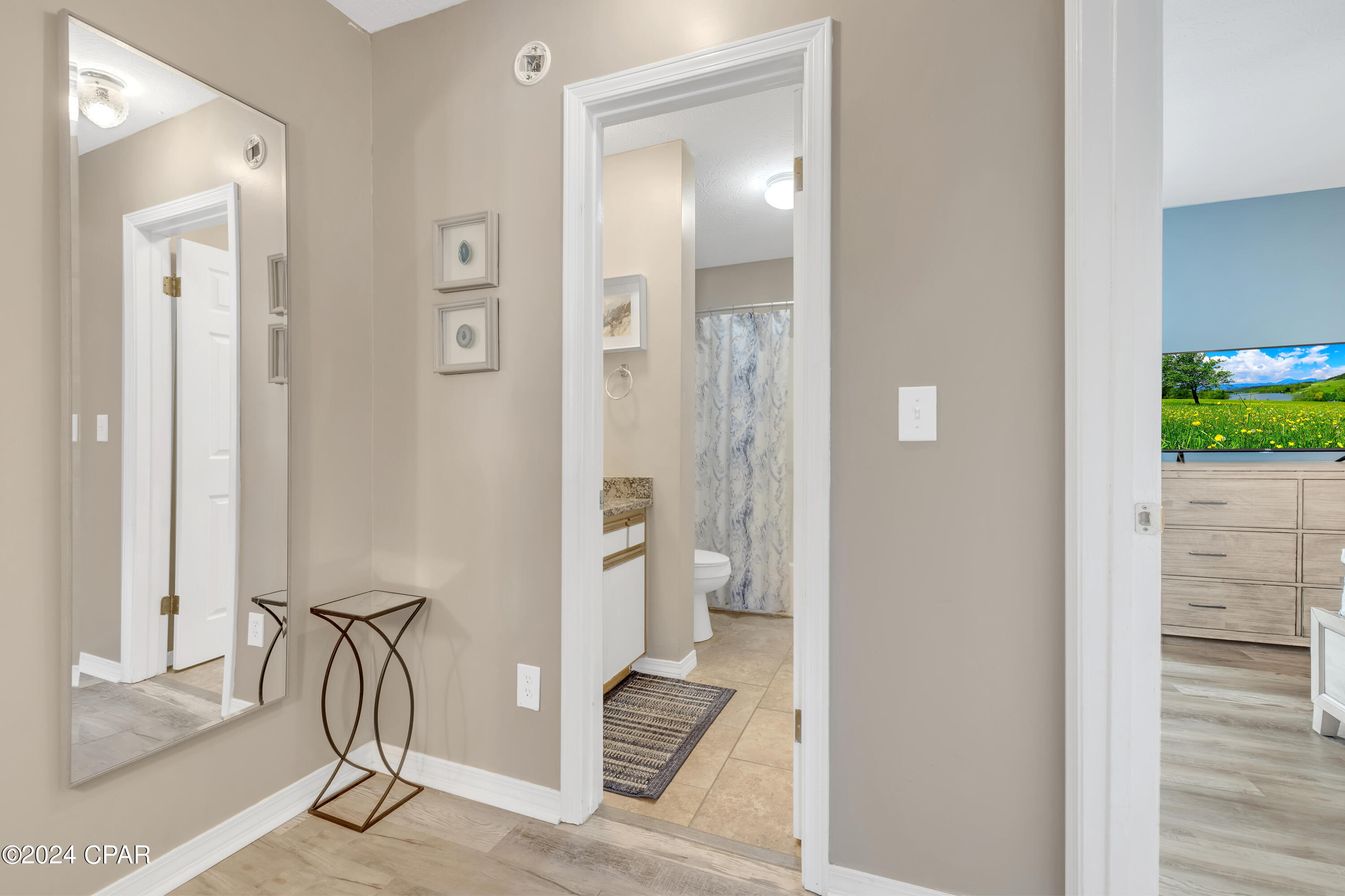 137 W Leslie Lane
