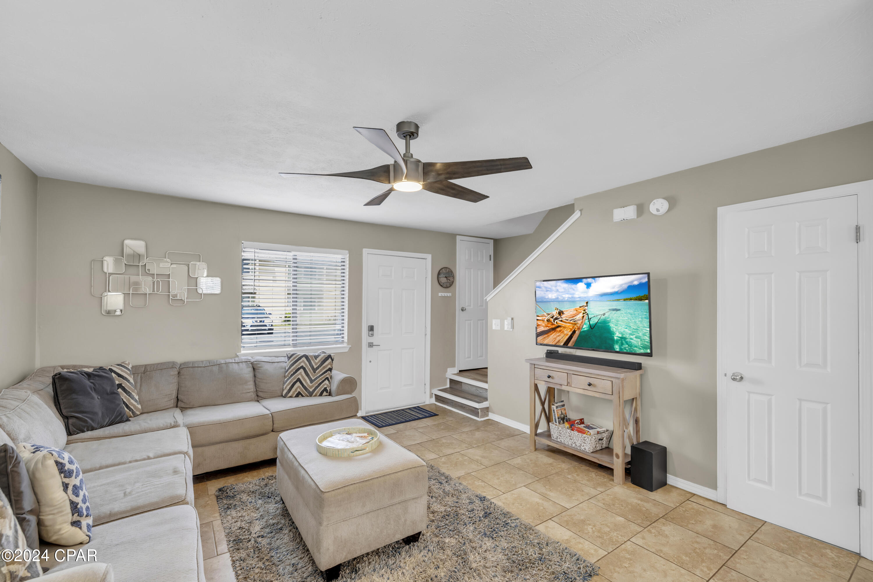 137 W Leslie Lane