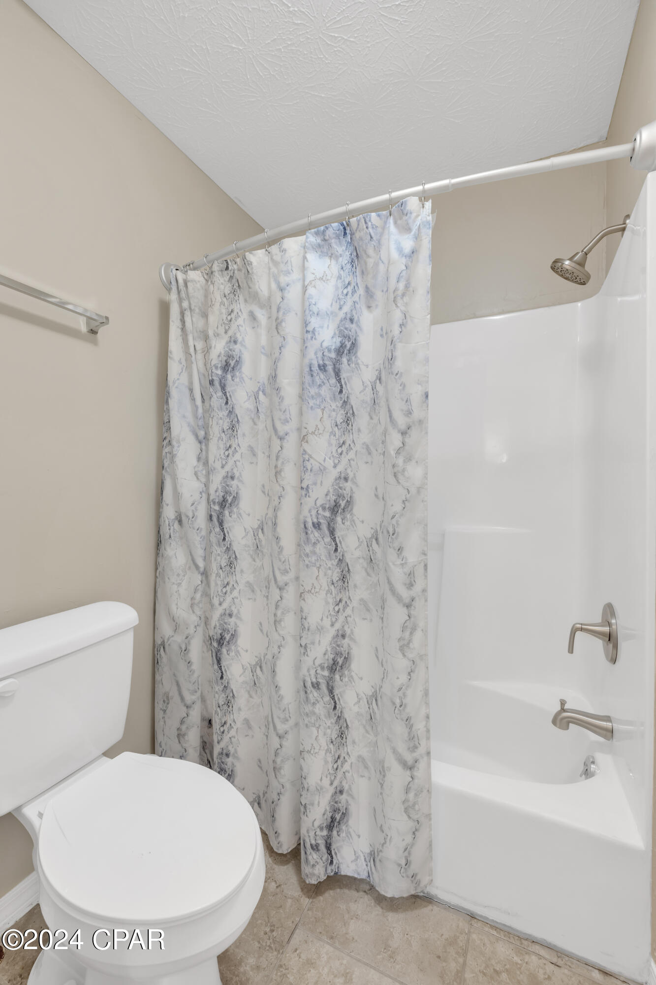 137 W Leslie Lane