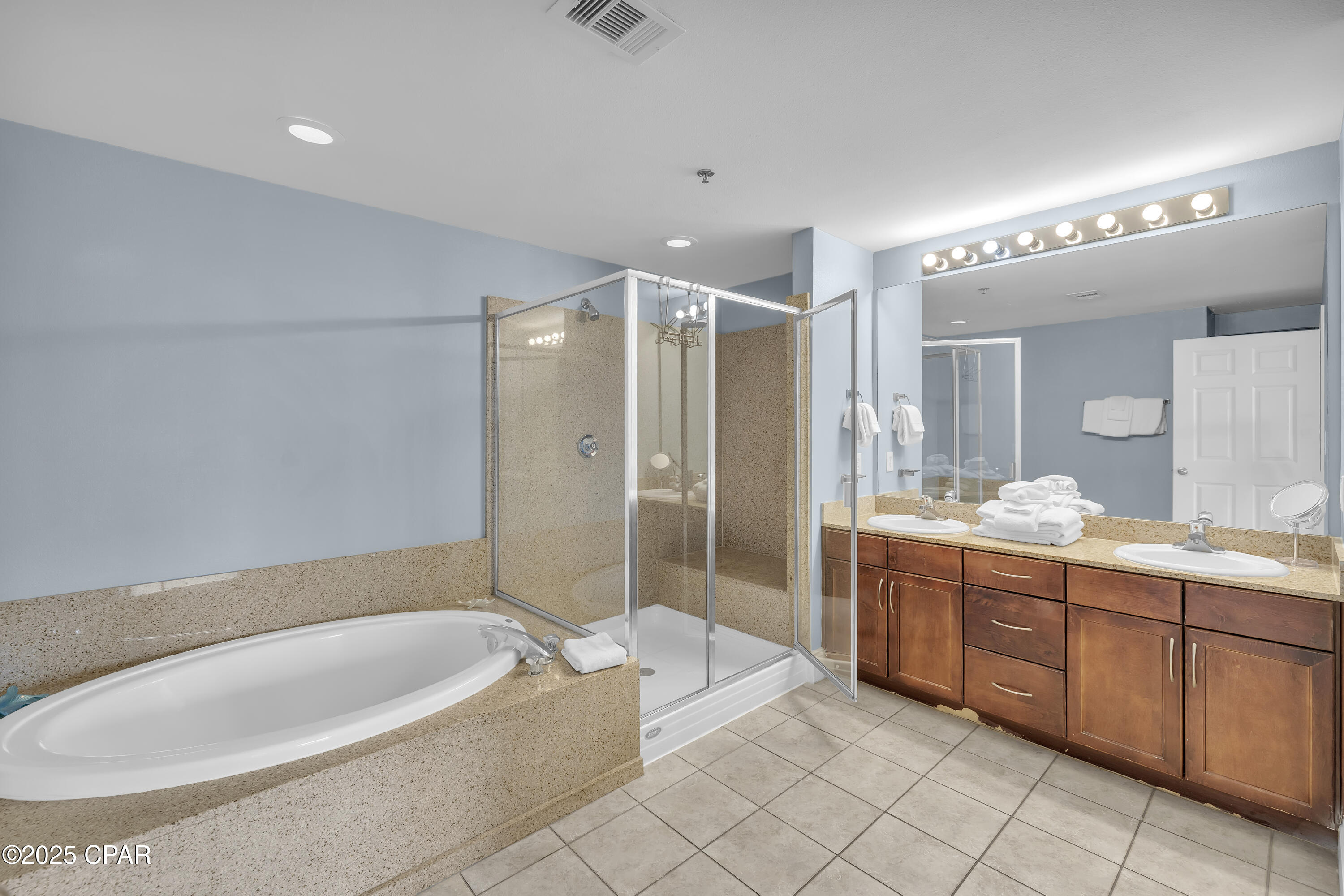 9860 S Thomas Drive 921