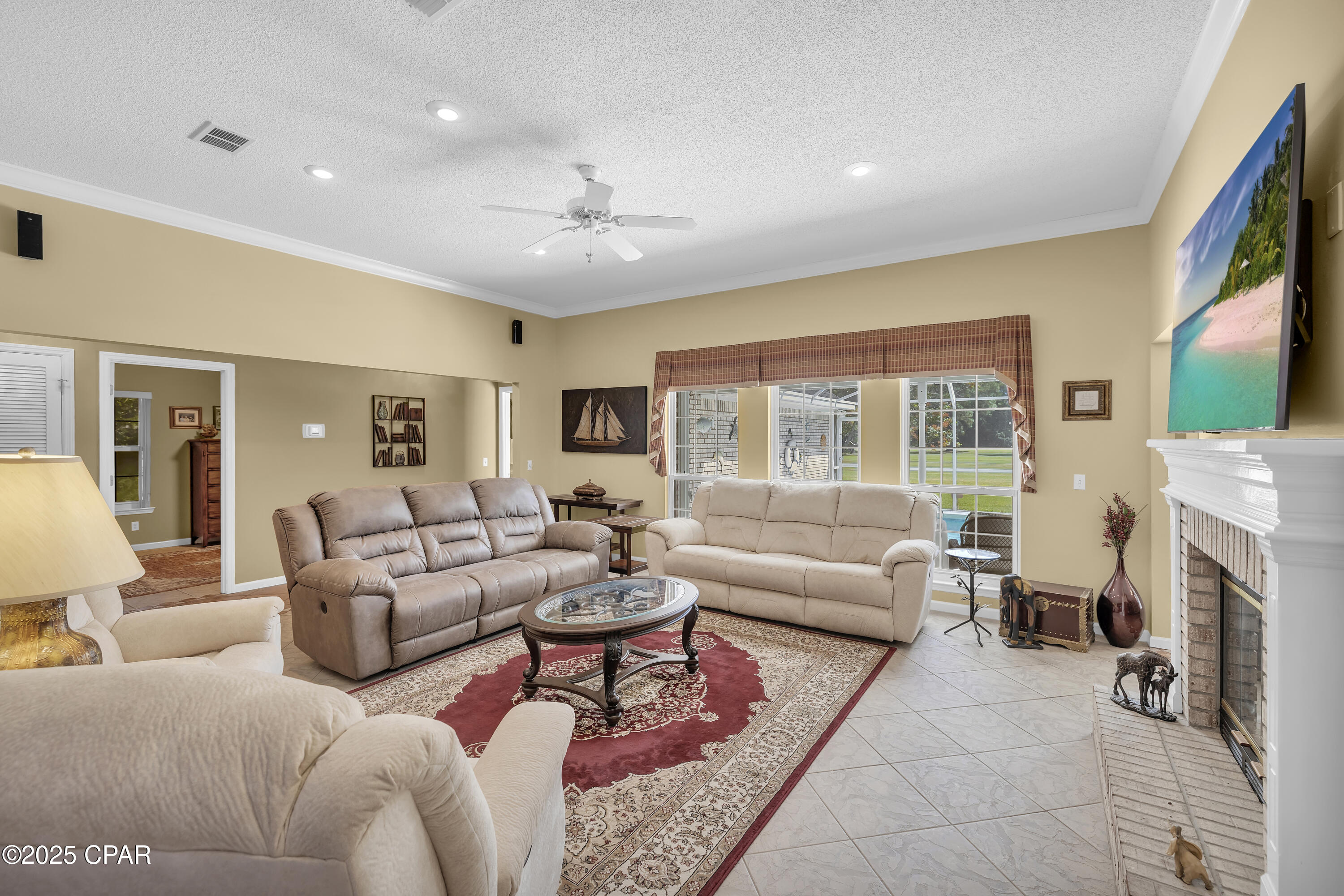 242 E Eagle Drive