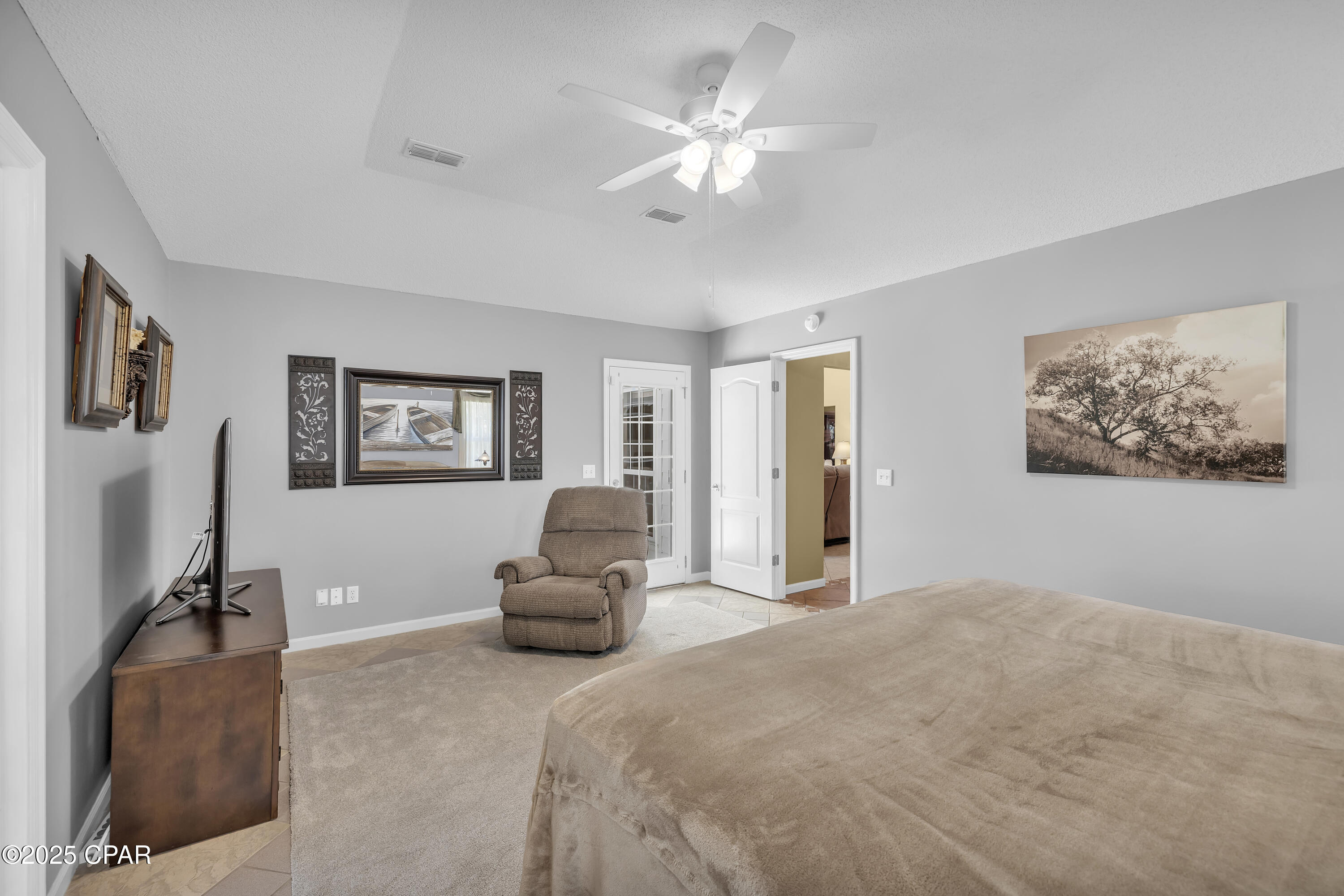 242 E Eagle Drive