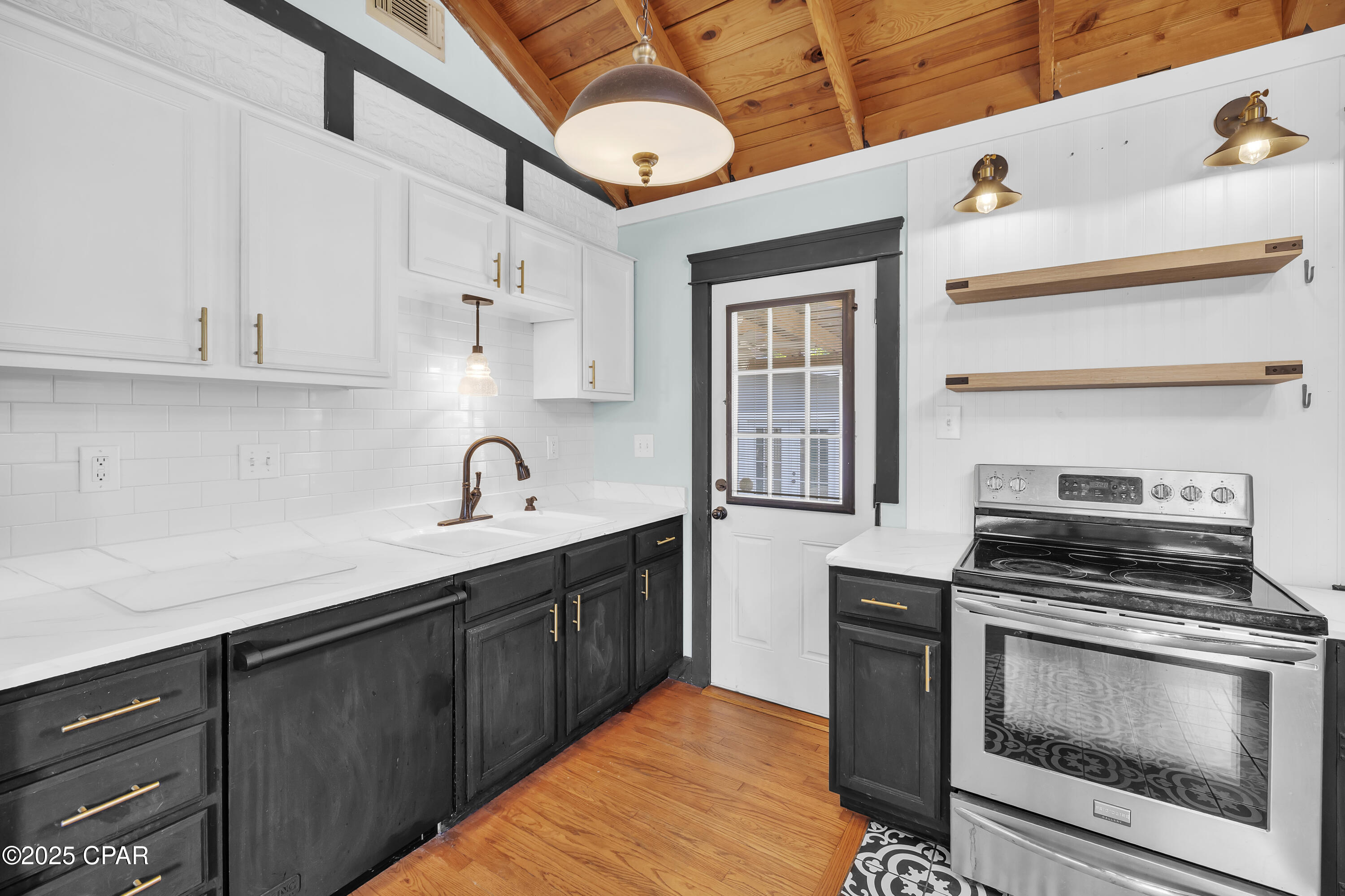 1615 Molitor Avenue, Panama City