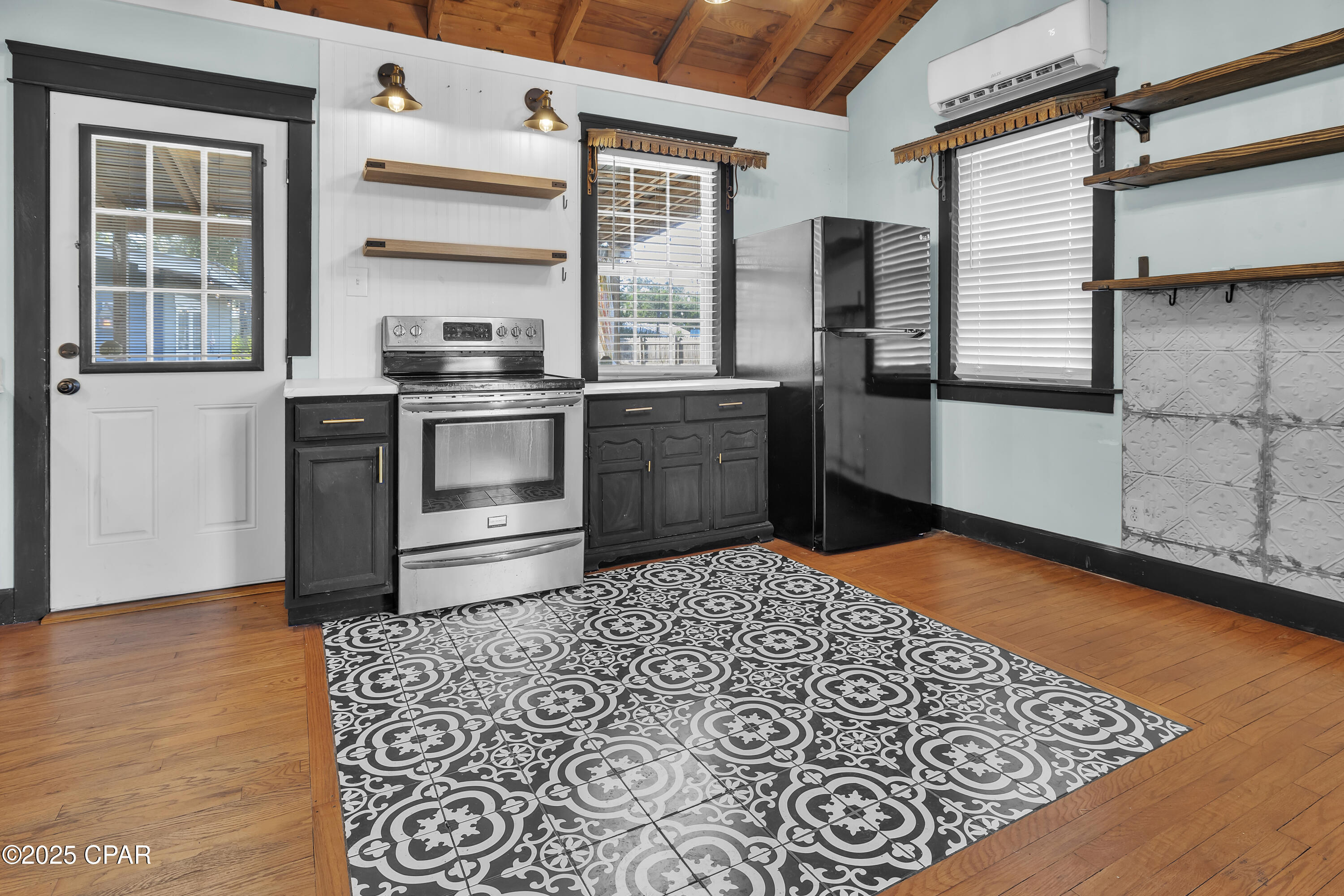 1615 Molitor Avenue, Panama City