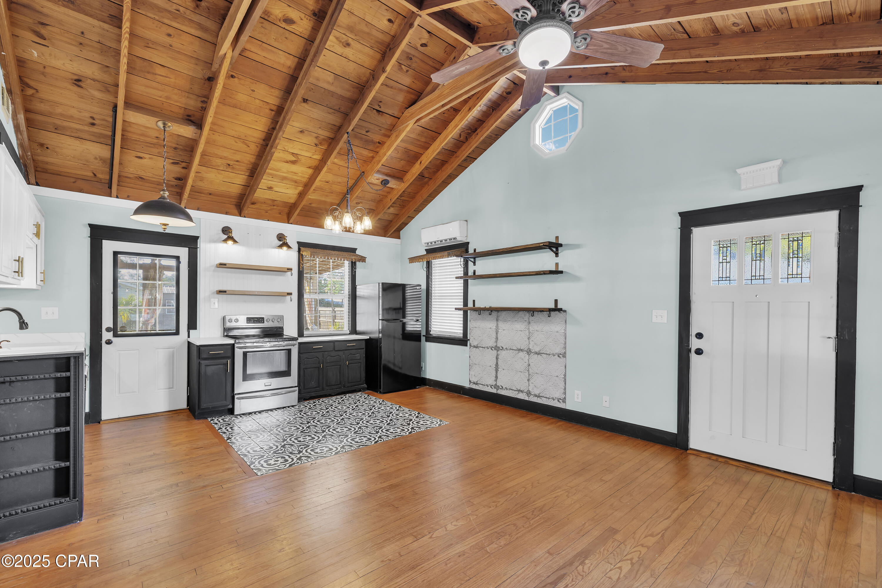 1615 Molitor Avenue, Panama City