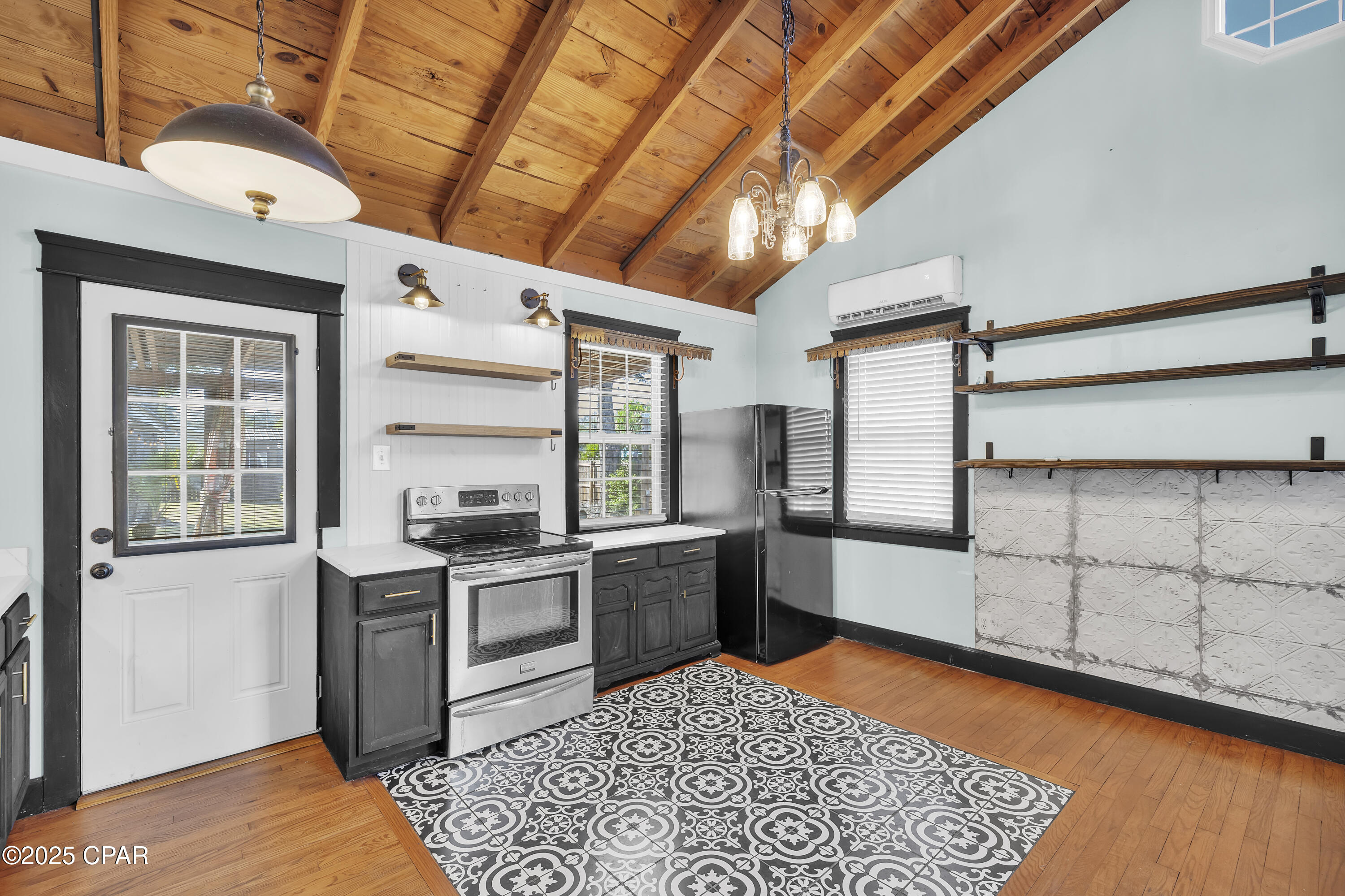 1615 Molitor Avenue, Panama City