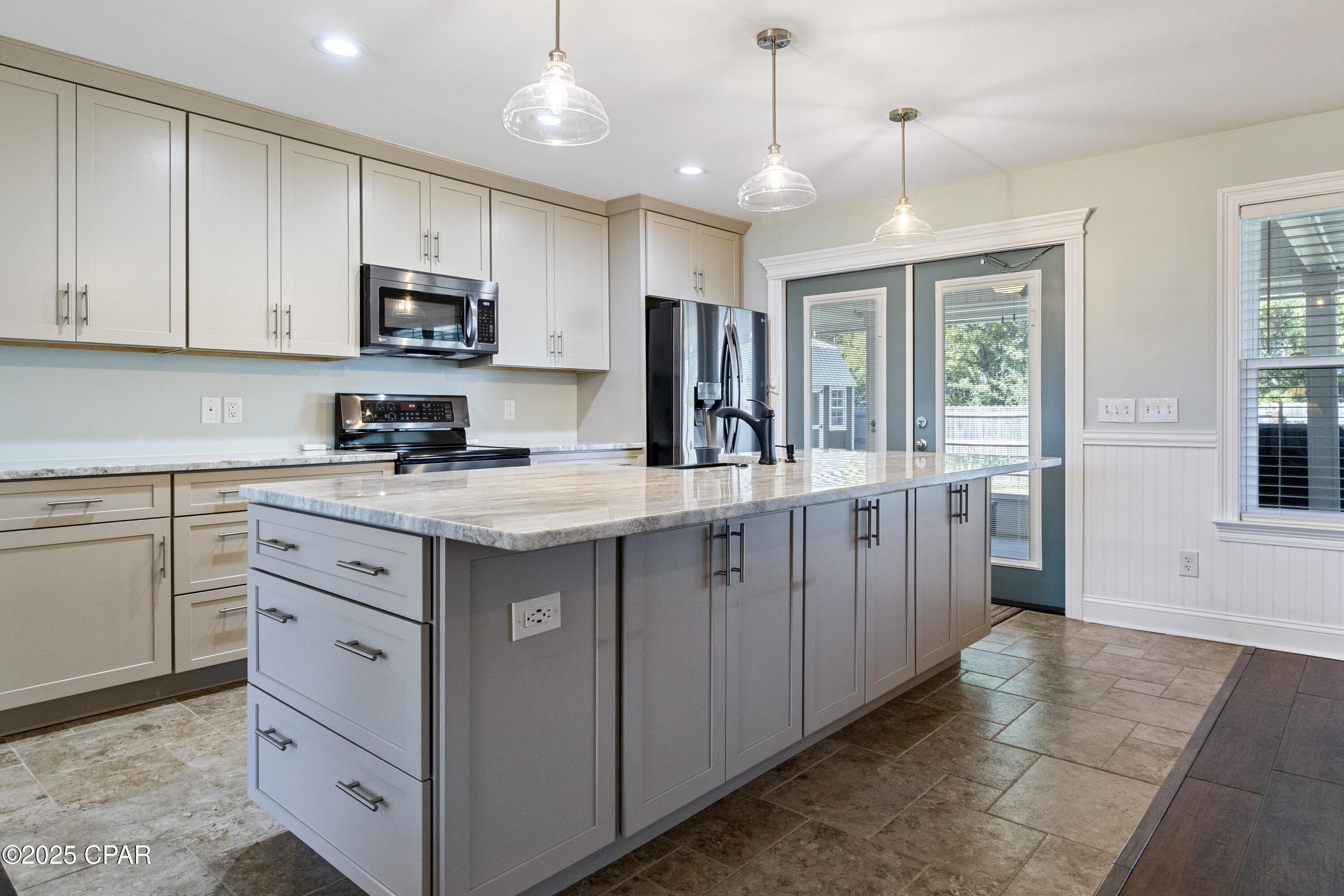 3695 Cedar Park Drive, Panama City