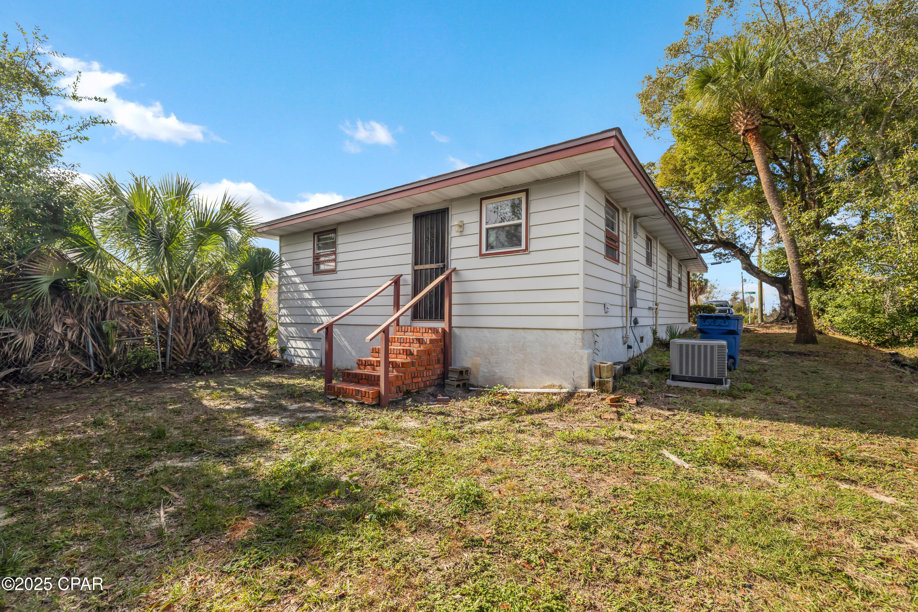 1332 N Palo Alto Avenue